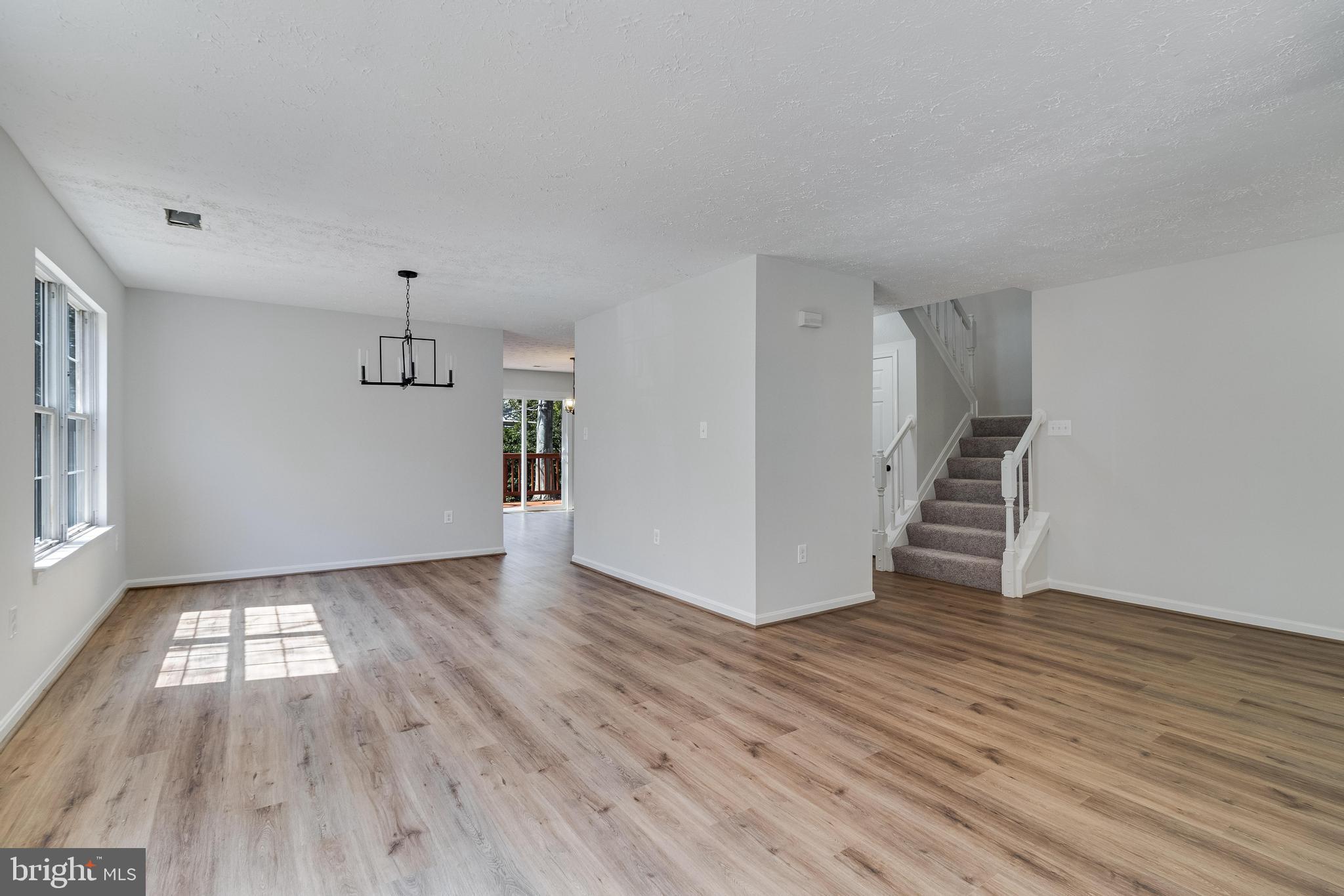 ST CHARLES HAMPSHIRE - Residential