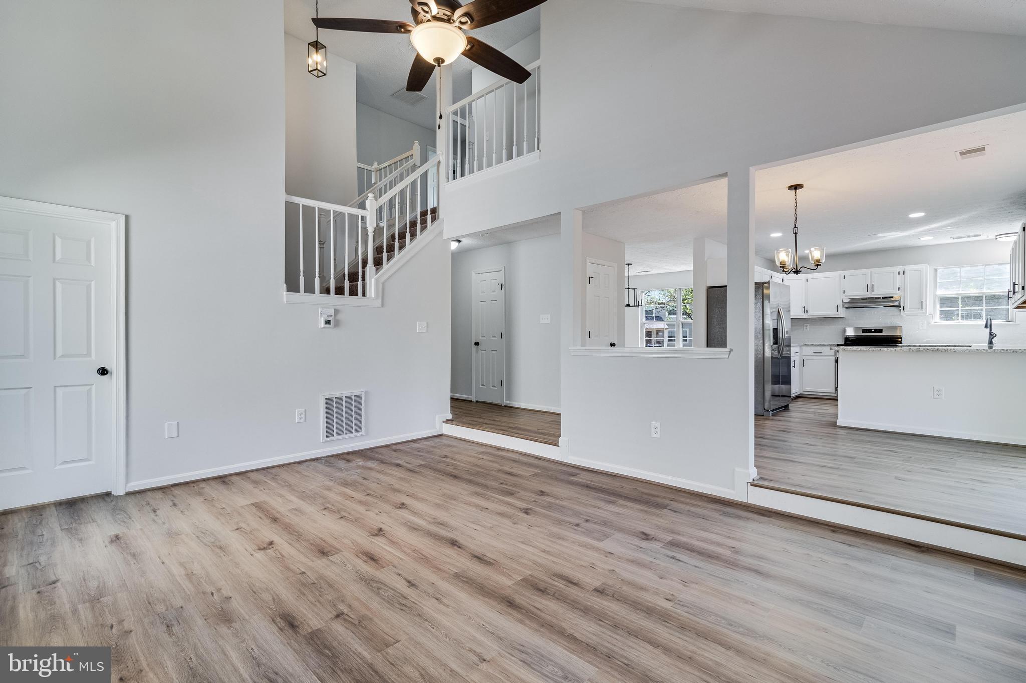 ST CHARLES HAMPSHIRE - Residential