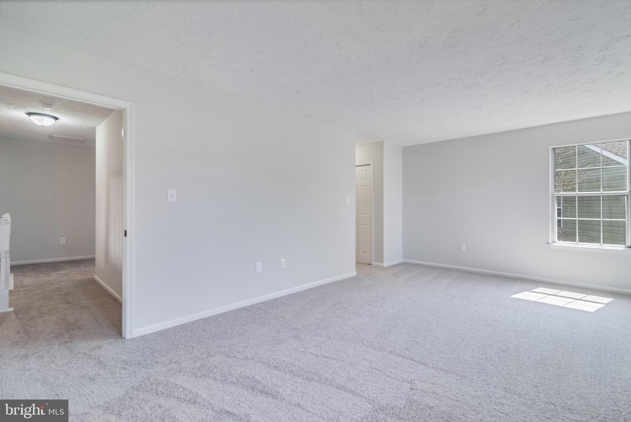 ST CHARLES HAMPSHIRE - Residential