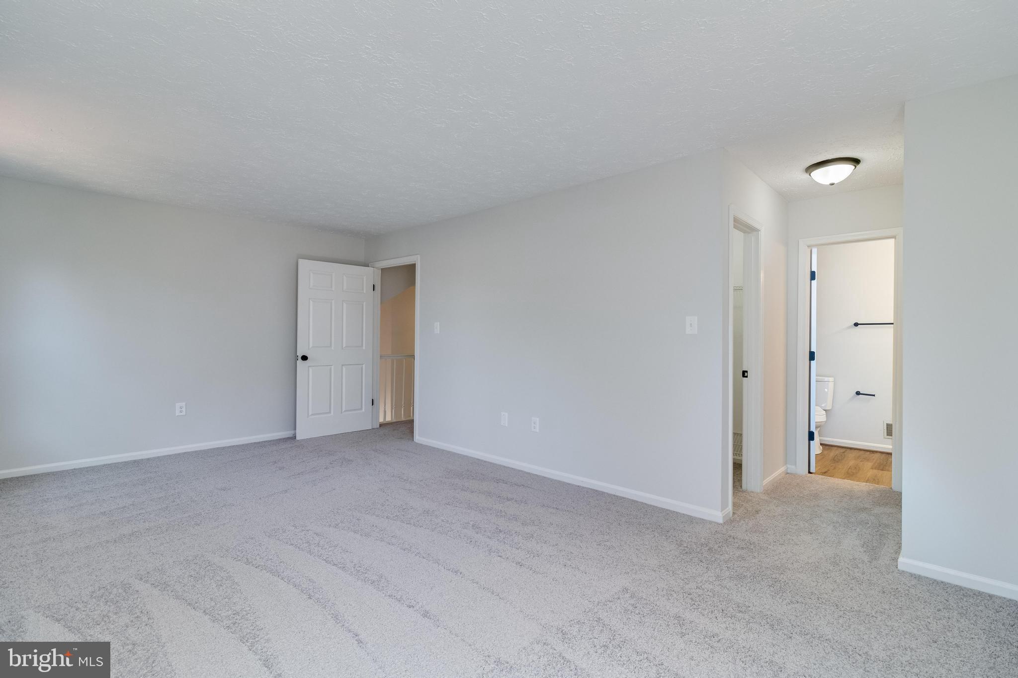 ST CHARLES HAMPSHIRE - Residential