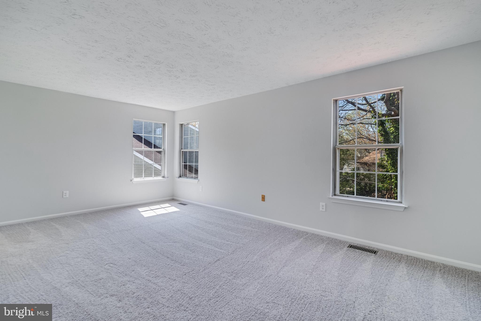 ST CHARLES HAMPSHIRE - Residential