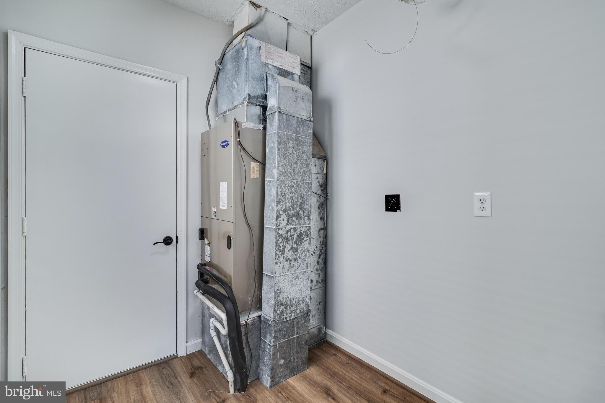 ST CHARLES HAMPSHIRE - Residential