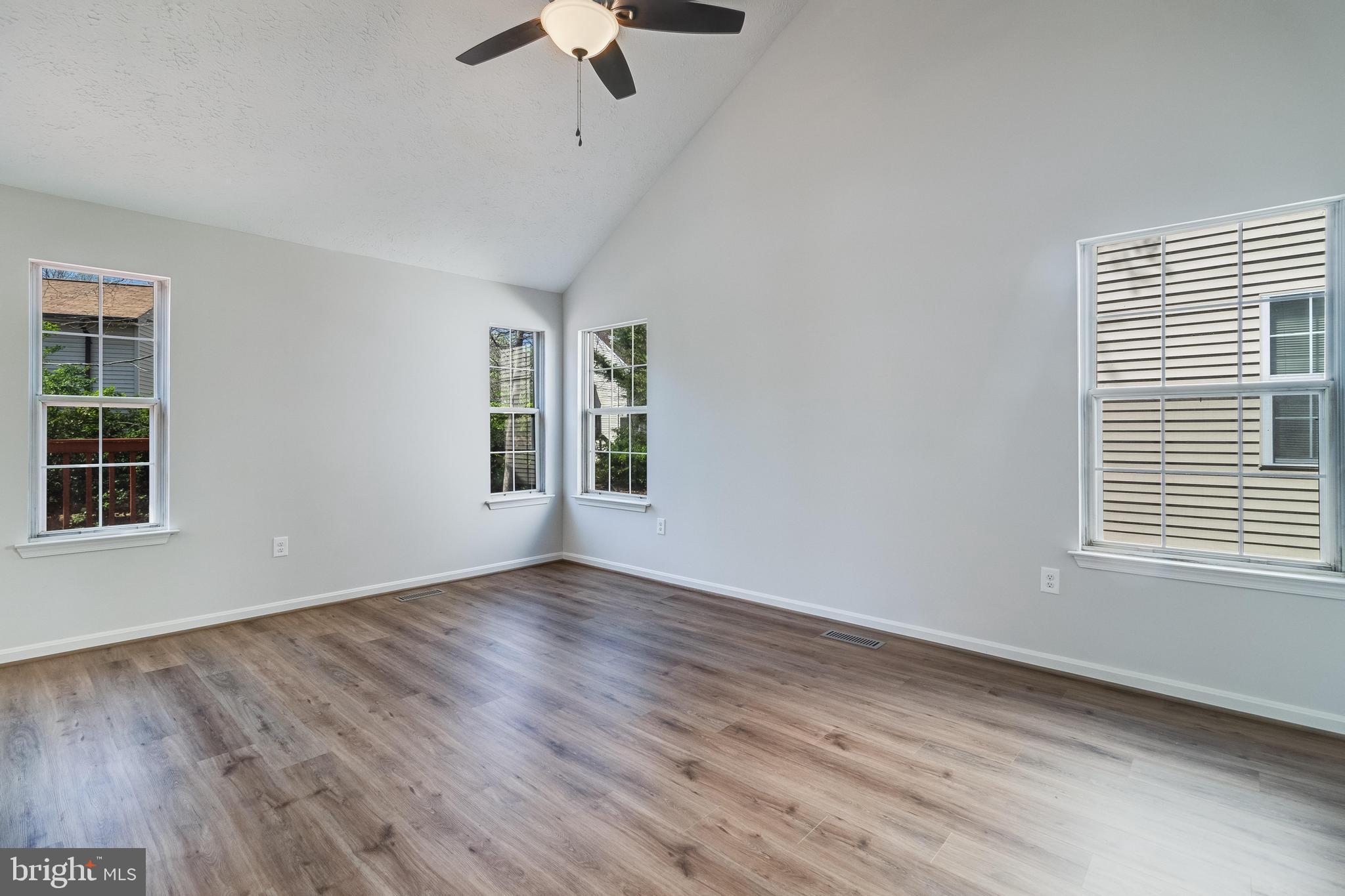 ST CHARLES HAMPSHIRE - Residential