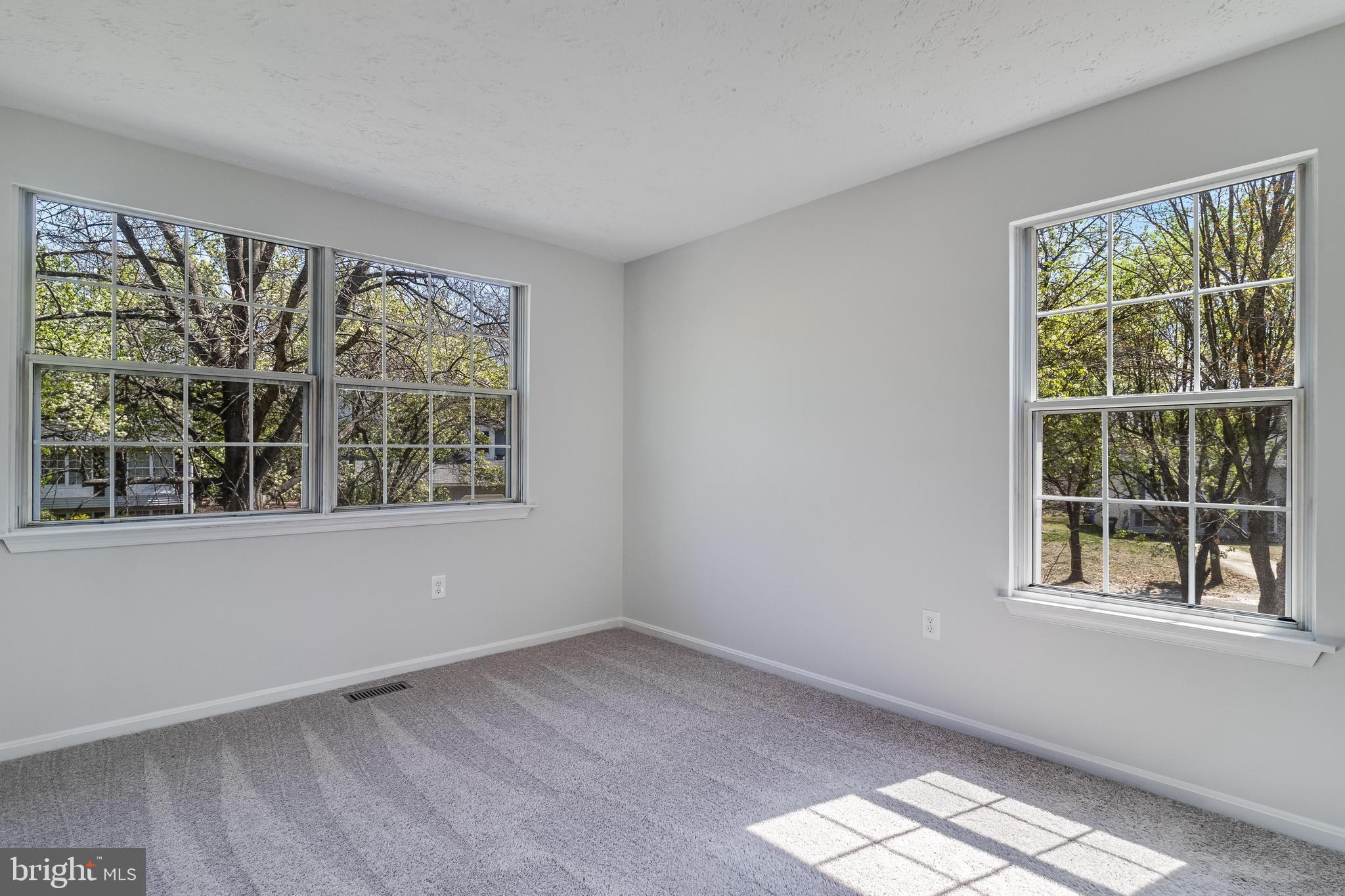 ST CHARLES HAMPSHIRE - Residential