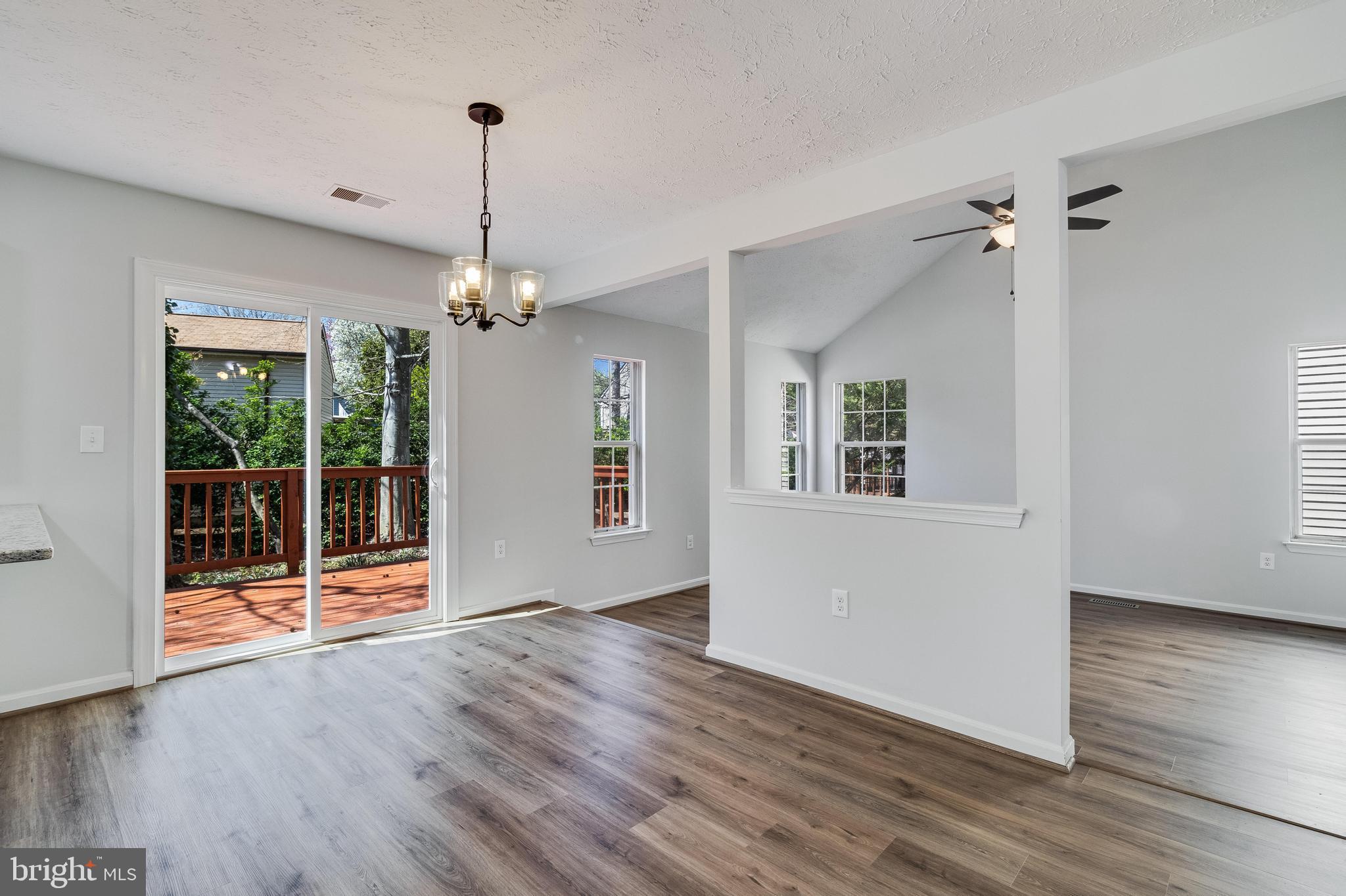 ST CHARLES HAMPSHIRE - Residential