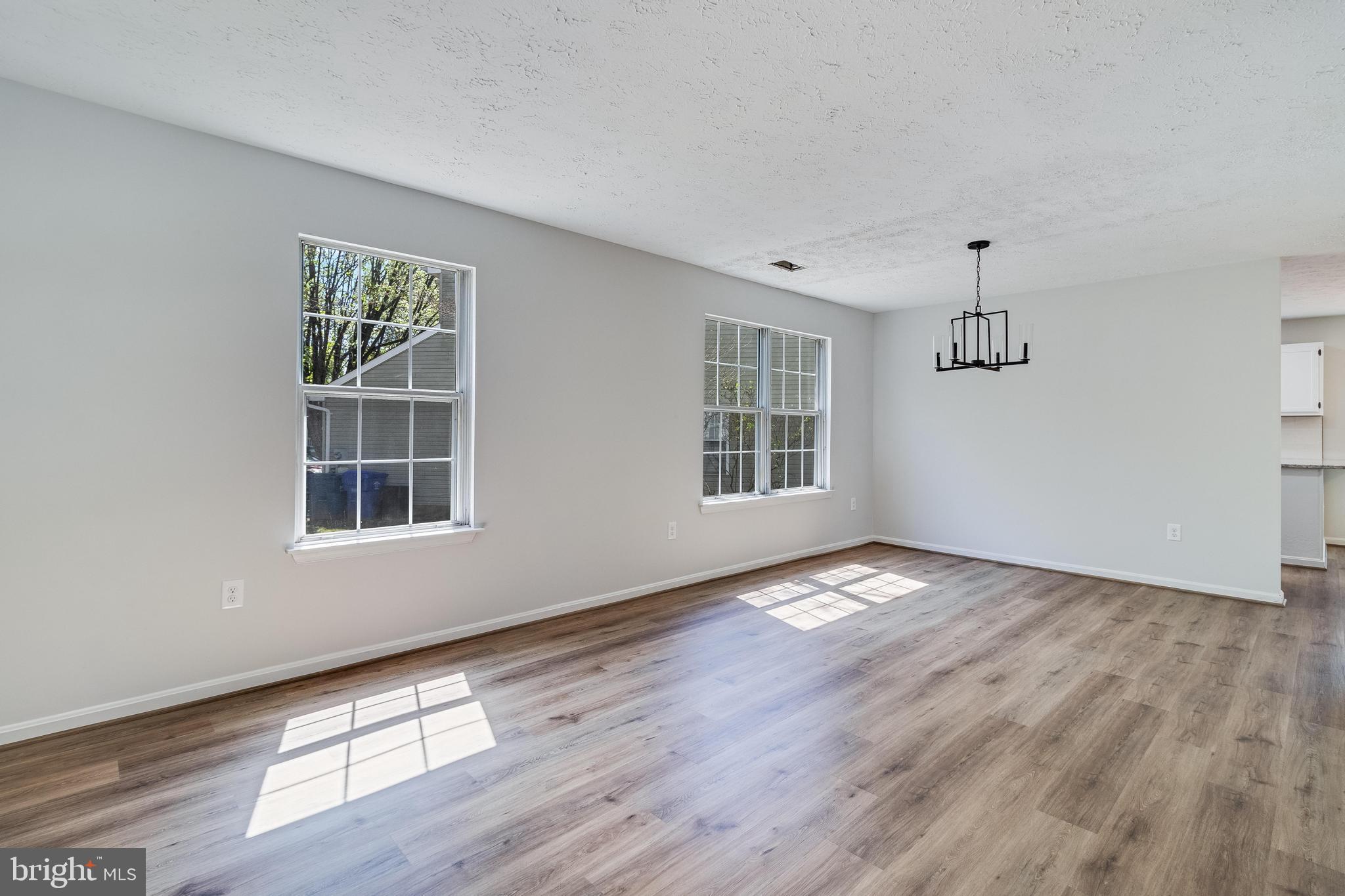 ST CHARLES HAMPSHIRE - Residential