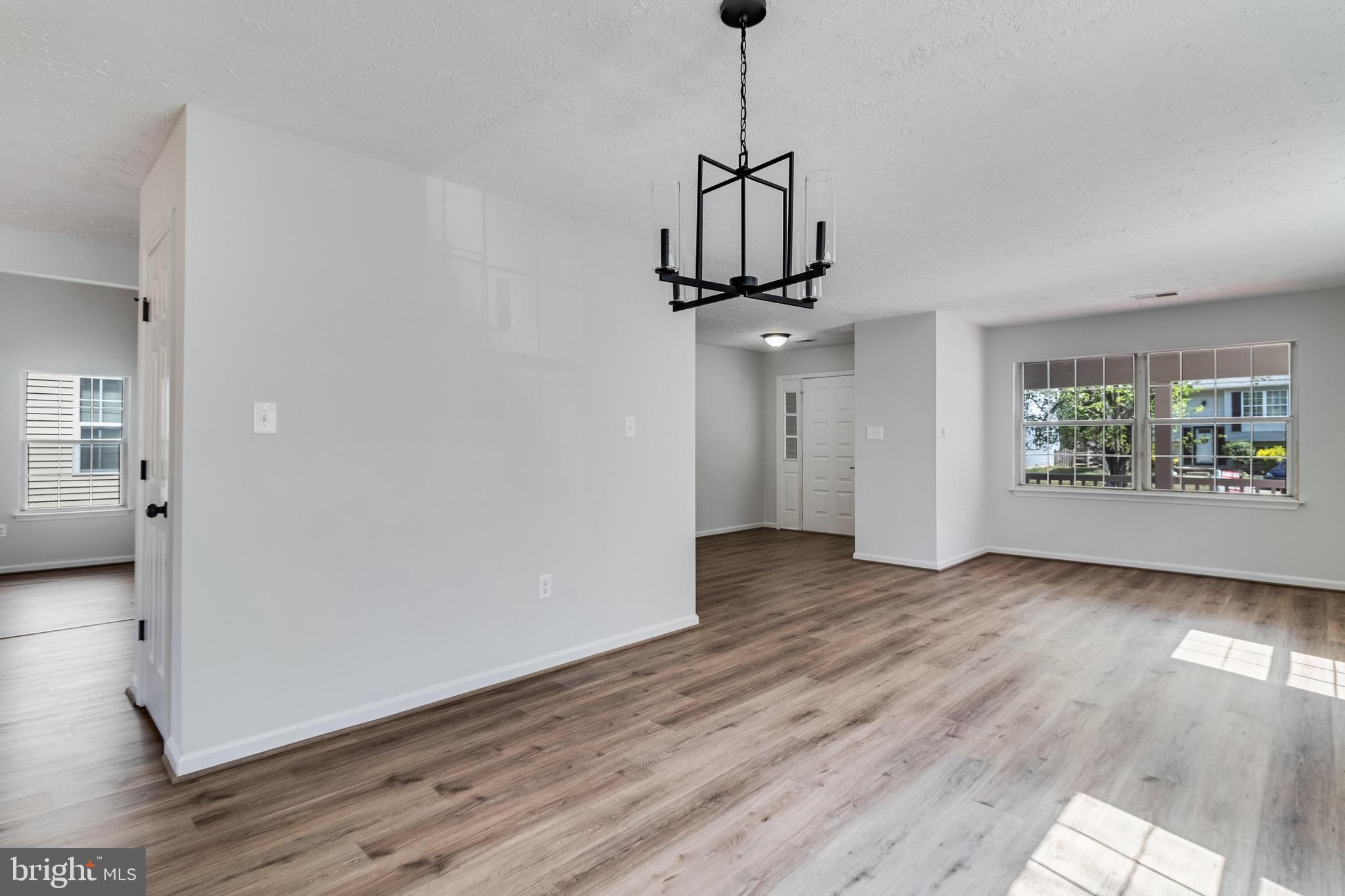 ST CHARLES HAMPSHIRE - Residential