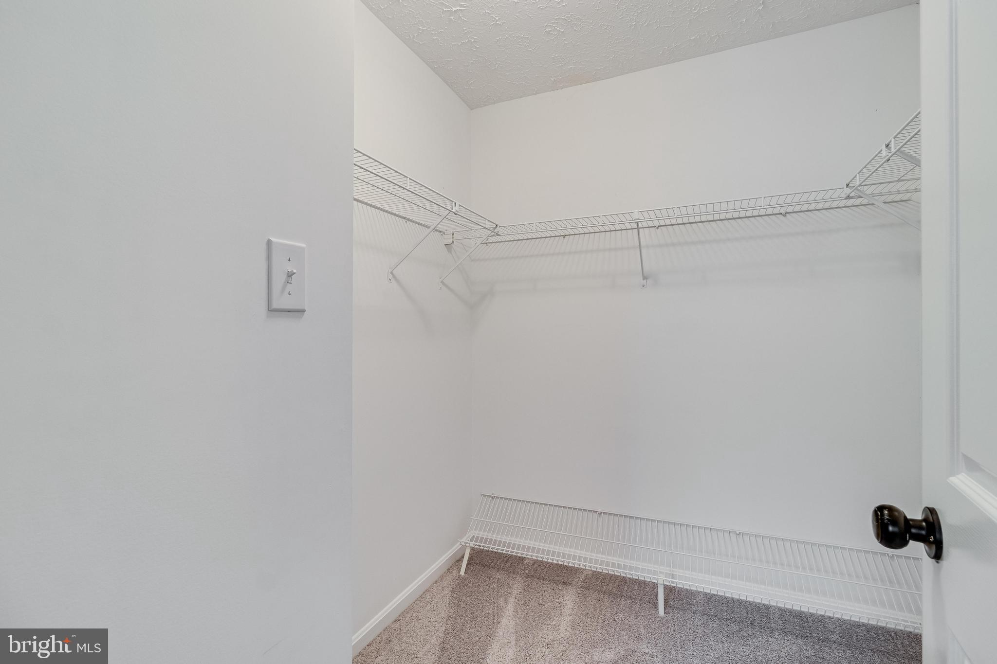 ST CHARLES HAMPSHIRE - Residential