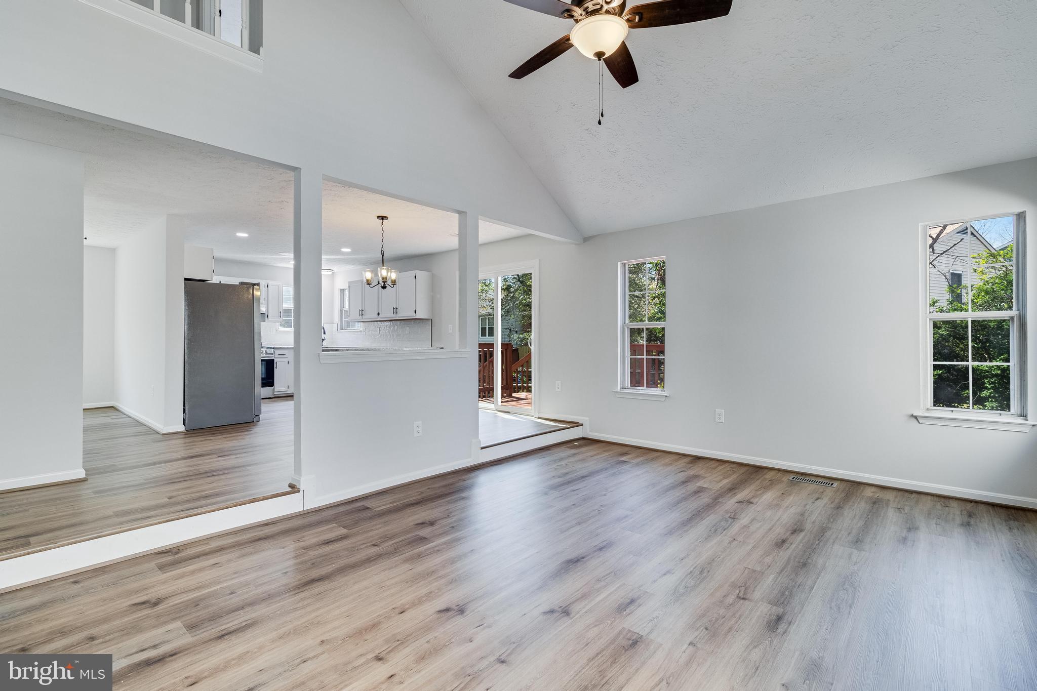 ST CHARLES HAMPSHIRE - Residential