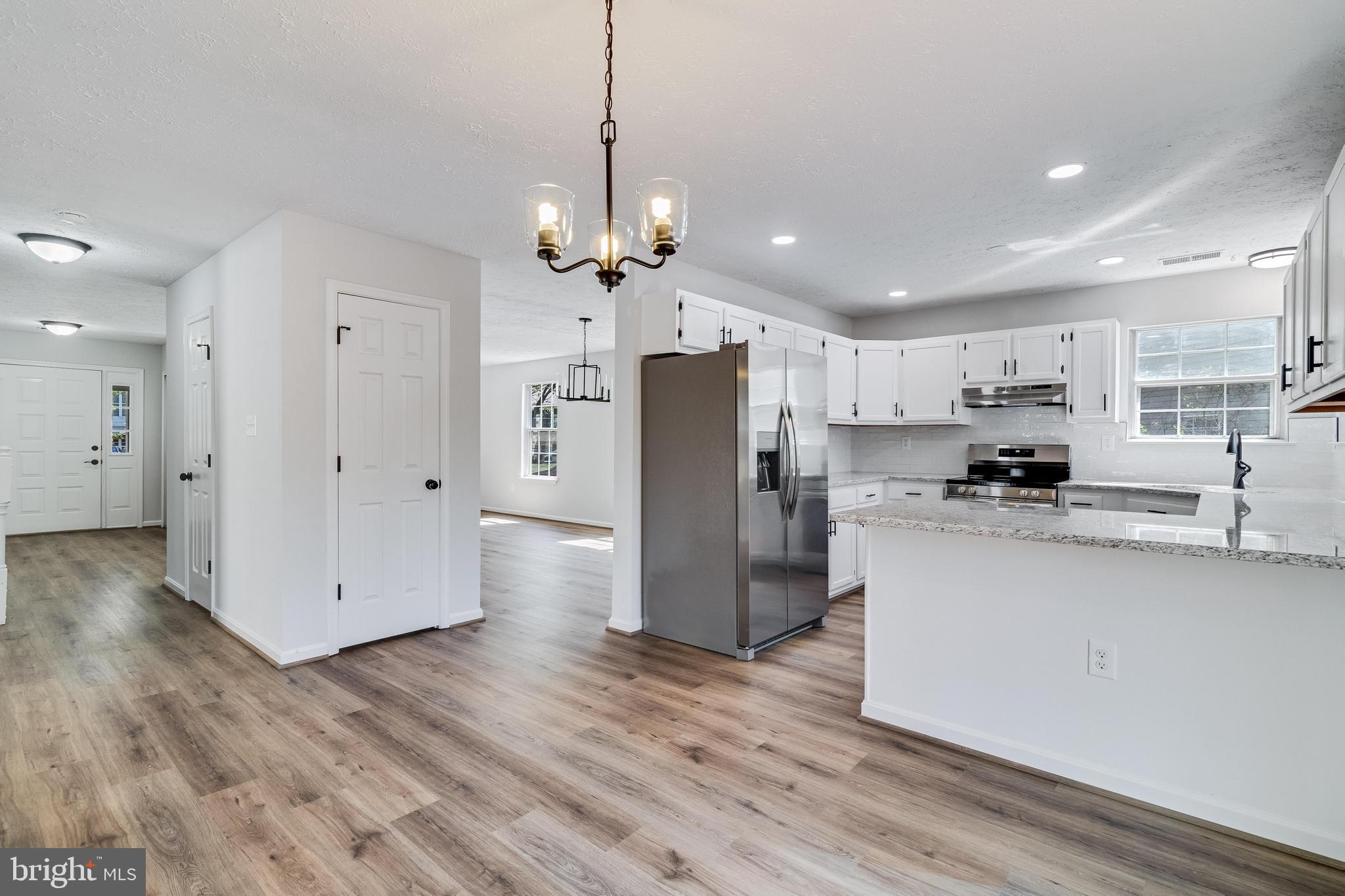 ST CHARLES HAMPSHIRE - Residential