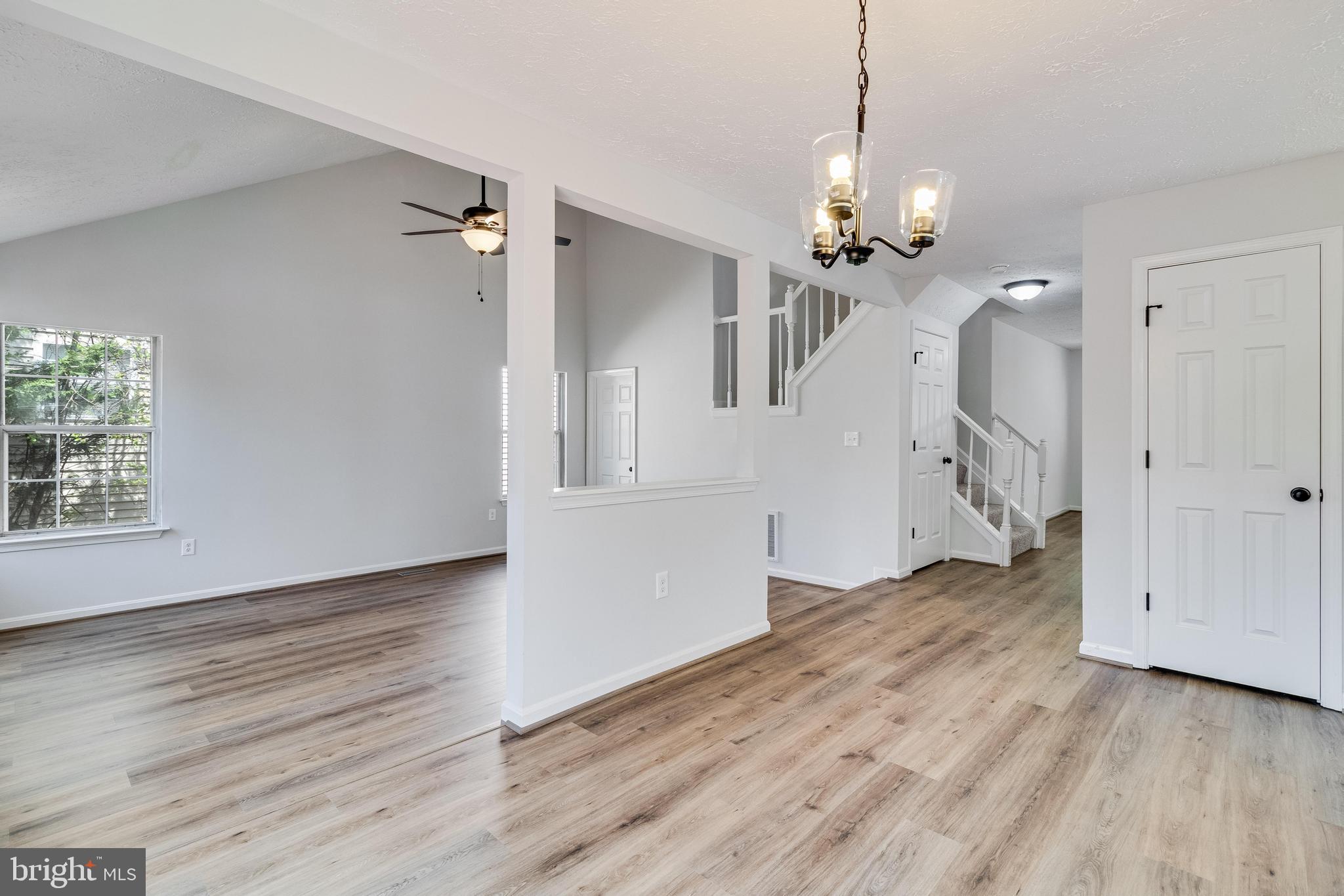 ST CHARLES HAMPSHIRE - Residential