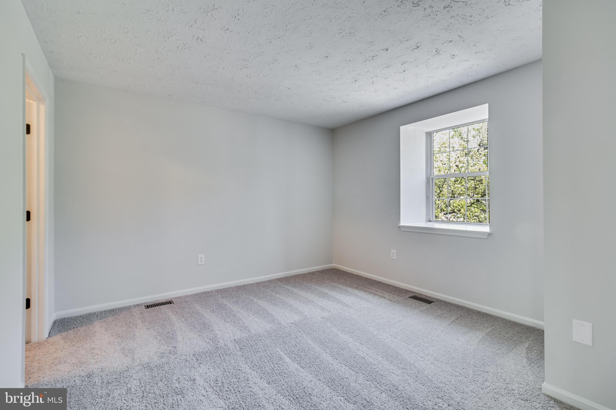 ST CHARLES HAMPSHIRE - Residential