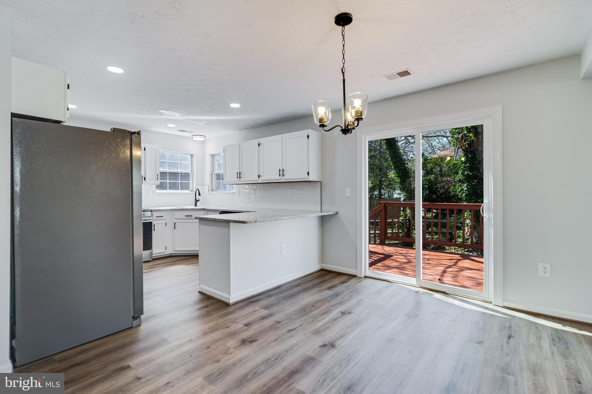 ST CHARLES HAMPSHIRE - Residential