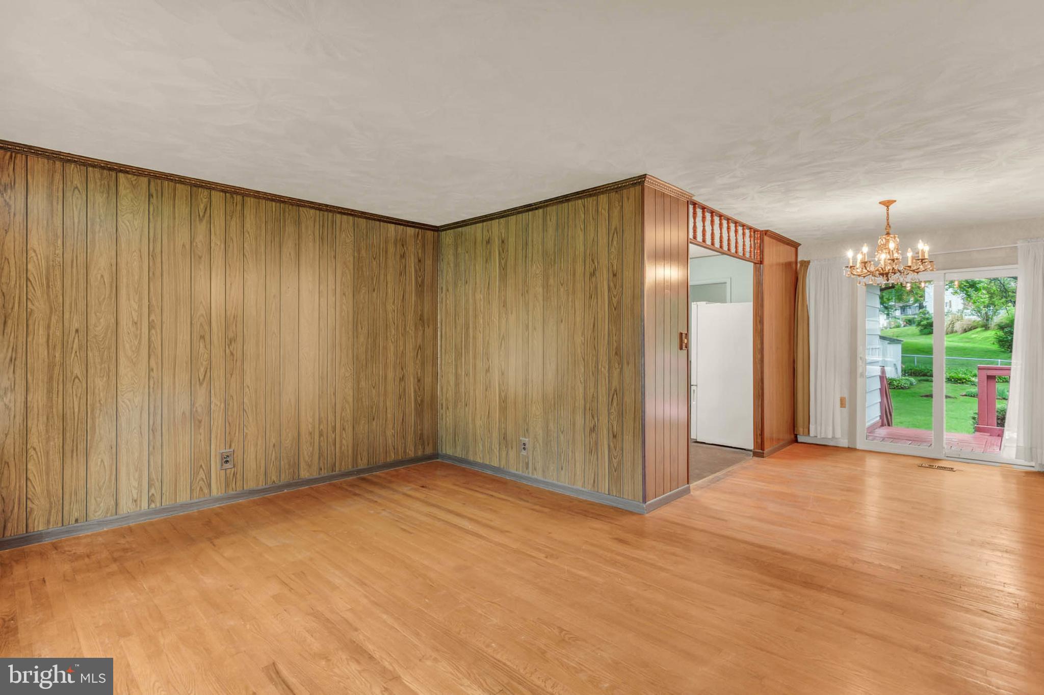 586 RITA DRIVE