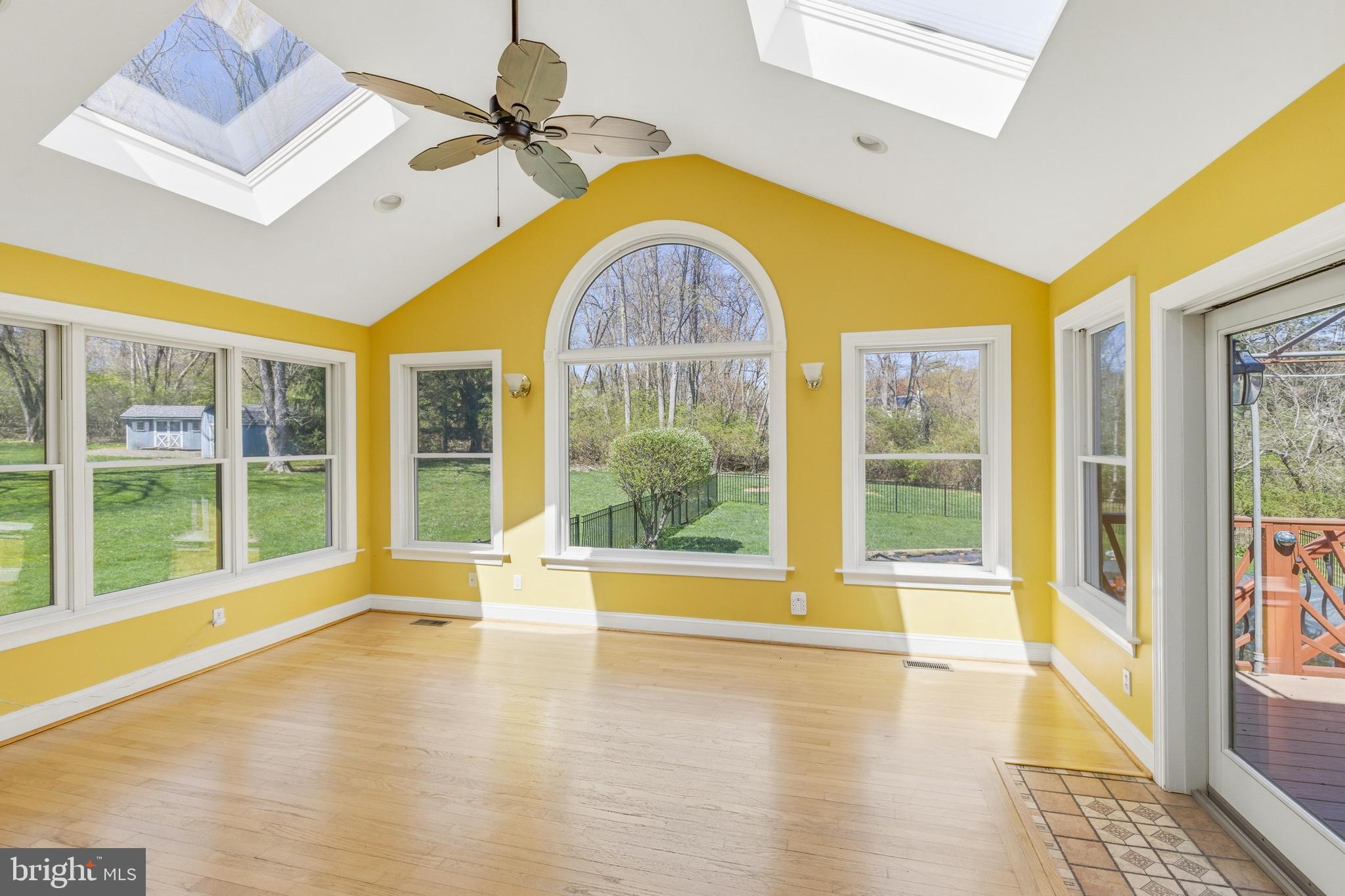 COLONIAL VIL - Residential