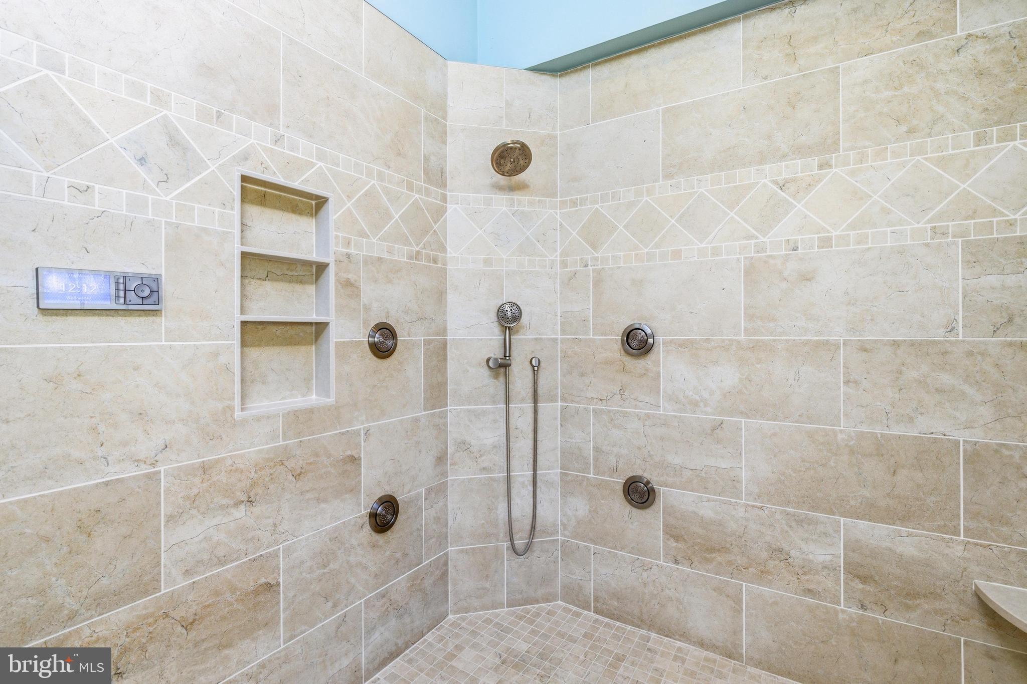 COLONIAL VIL - Residential