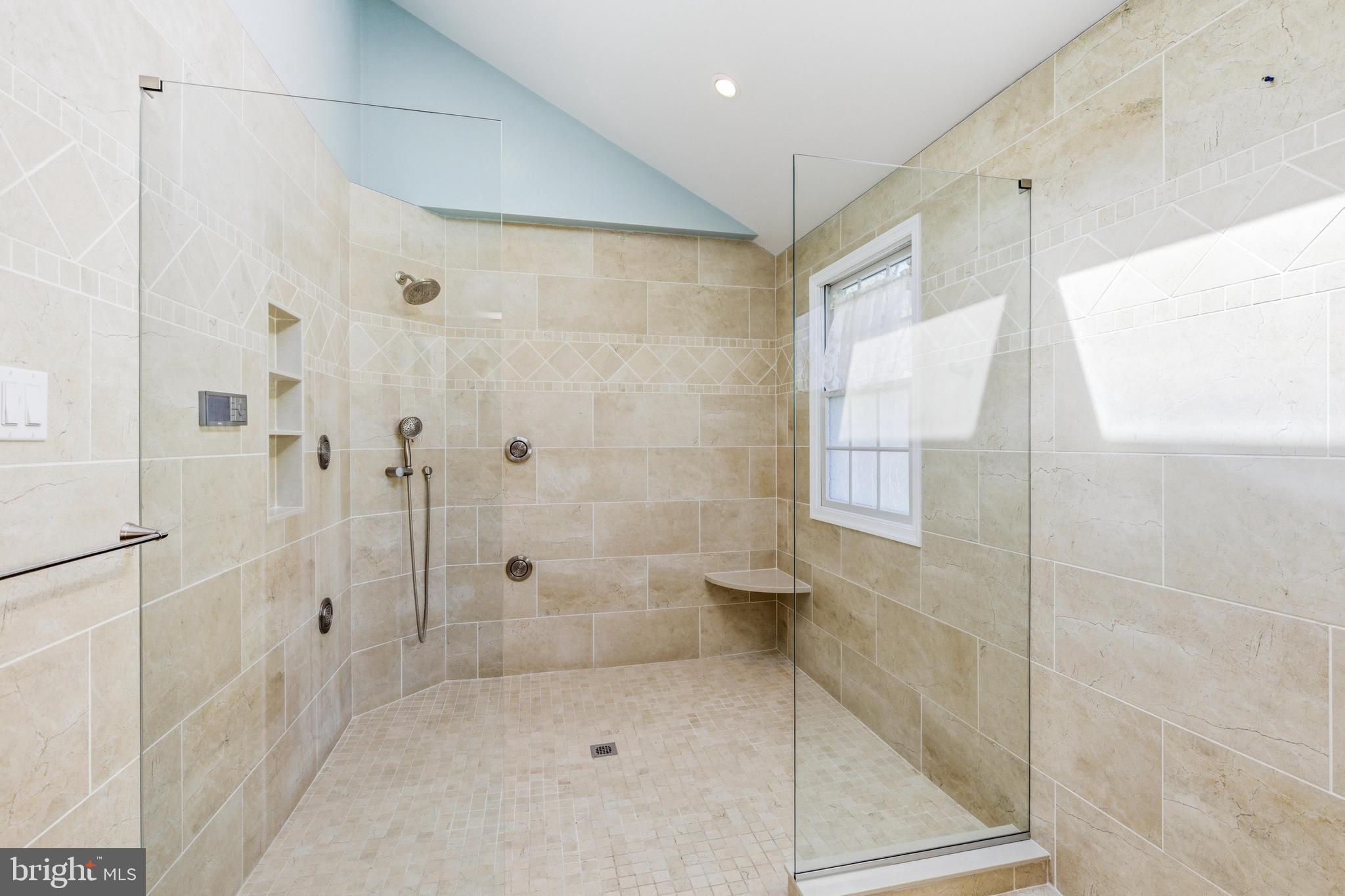 COLONIAL VIL - Residential