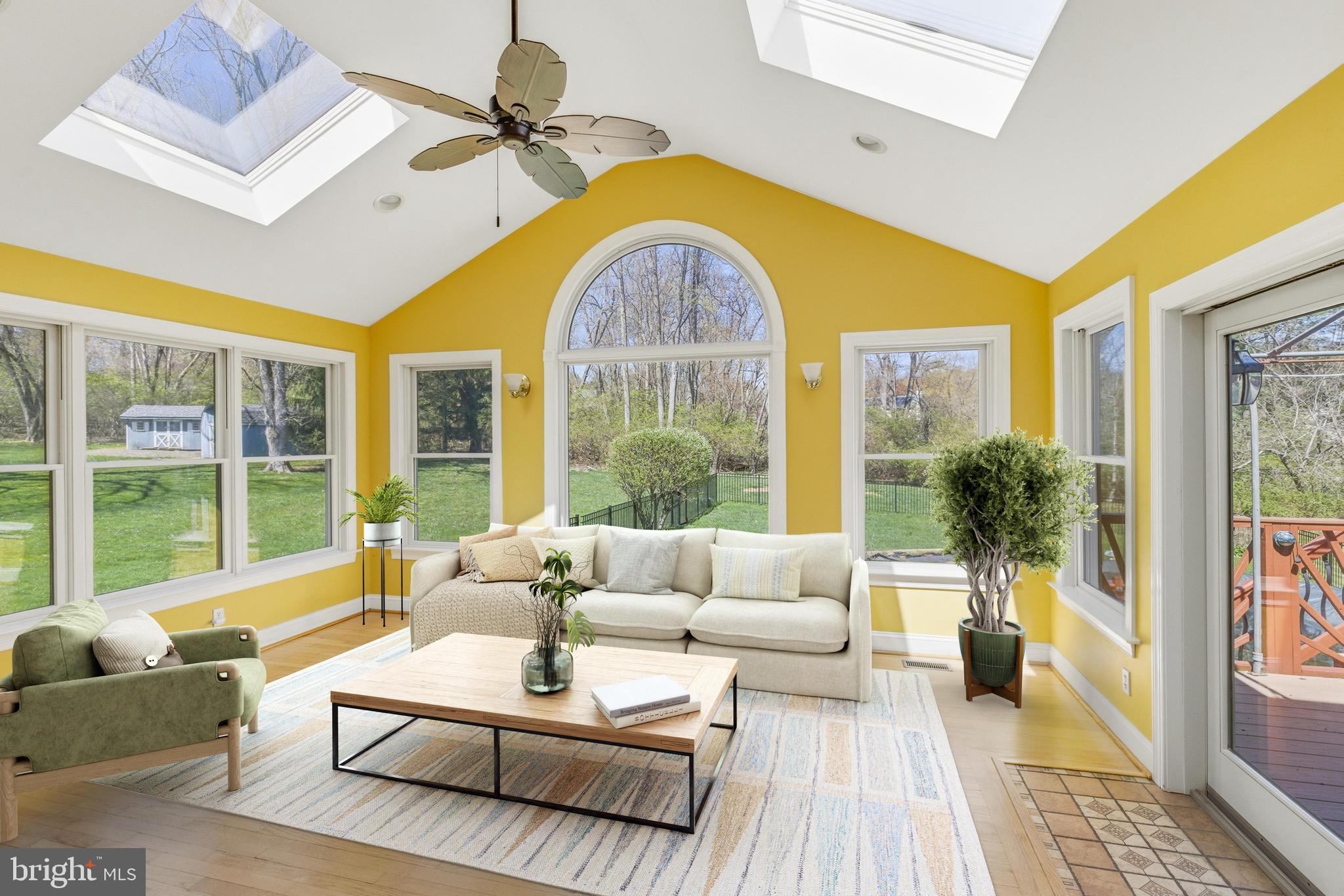 COLONIAL VIL - Residential