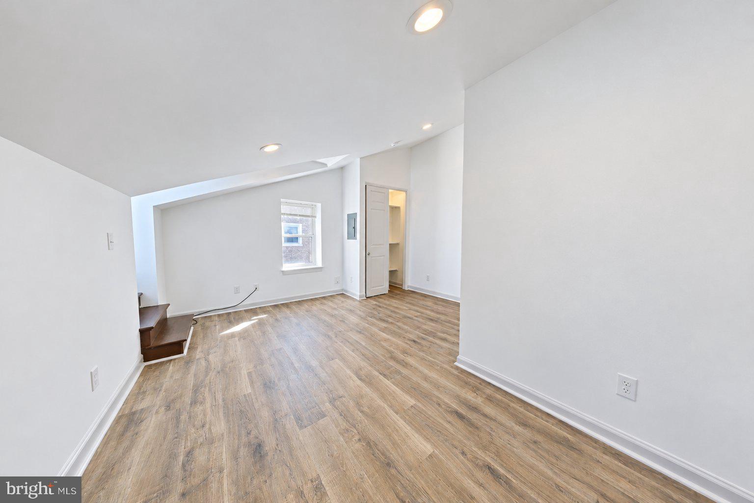 7105 RIDGE AVE 3