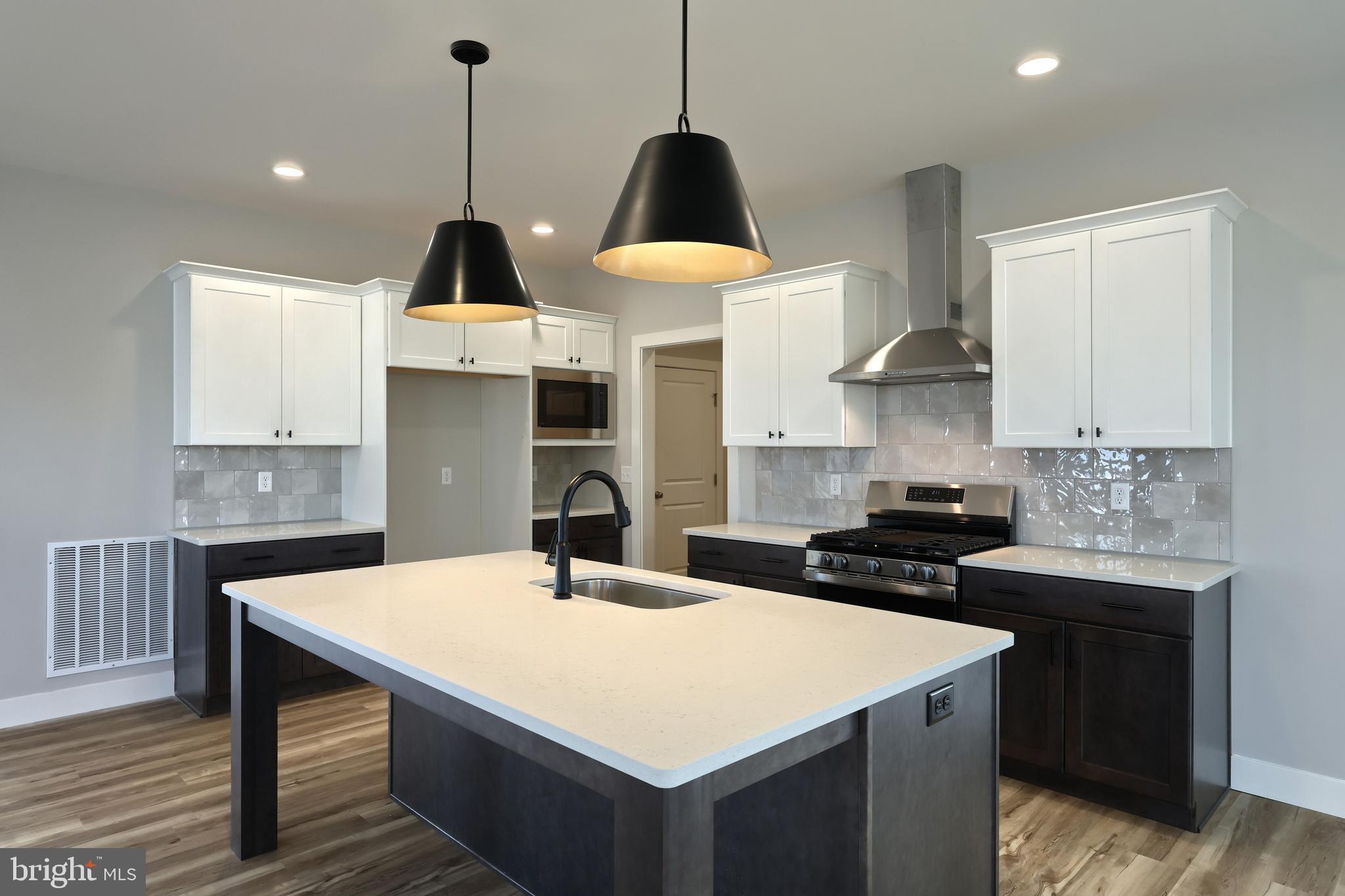 WALTON HILL - Residential