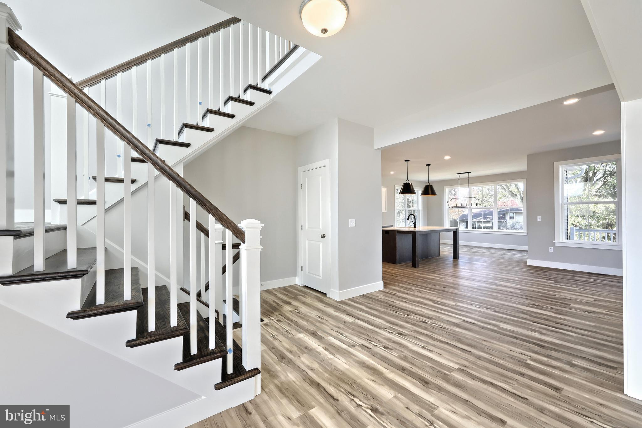 43 VISTA COURT