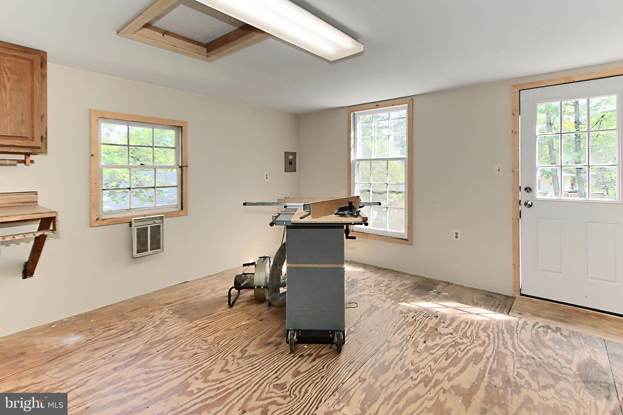 WARREN WOODS - Residential