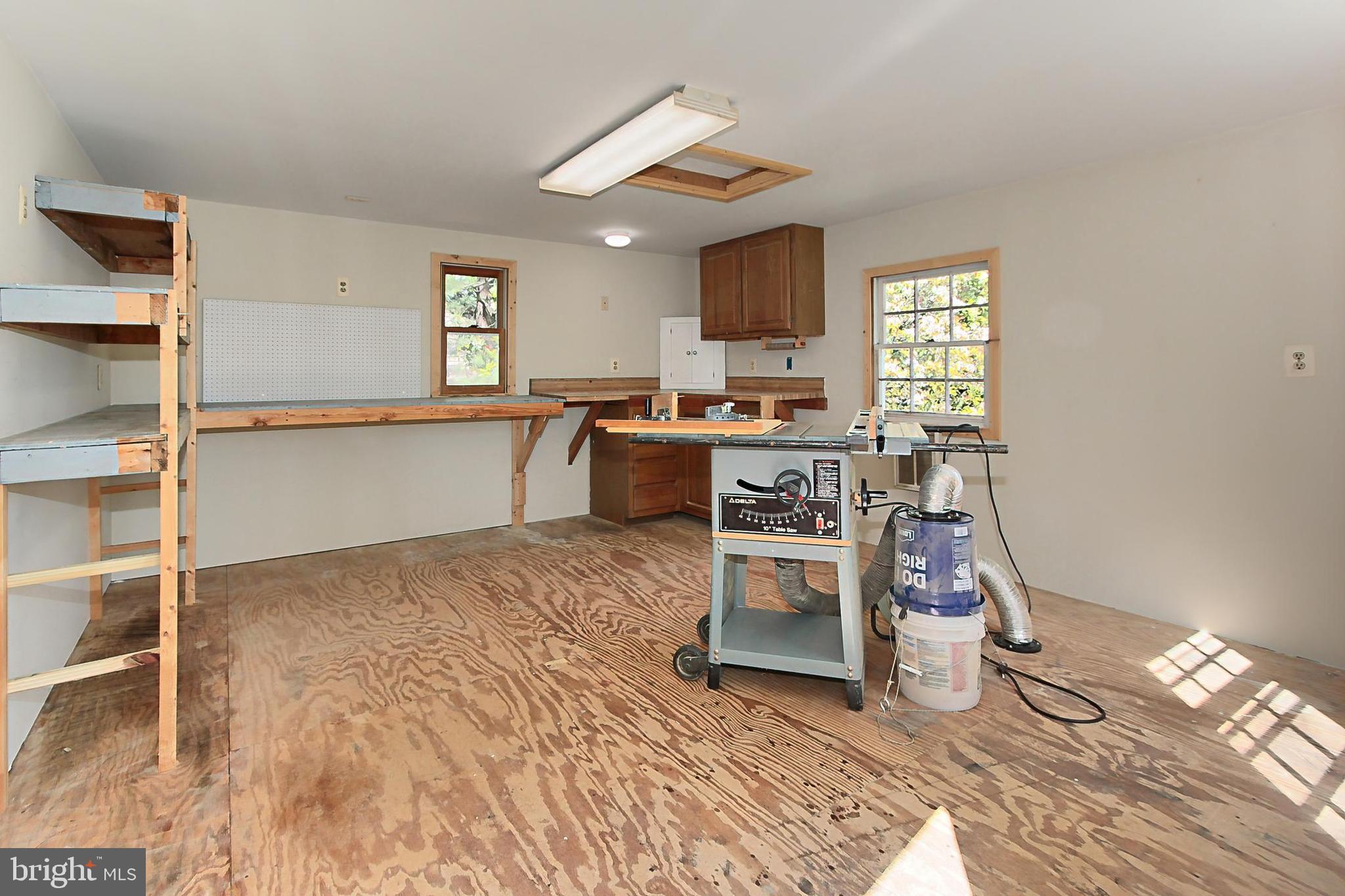 WARREN WOODS - Residential