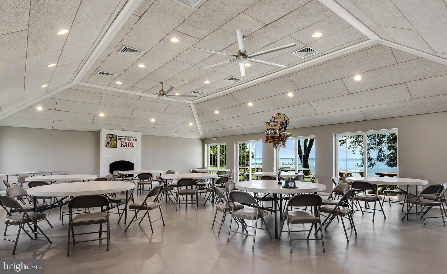 COVE CREEK CLUB - Residential