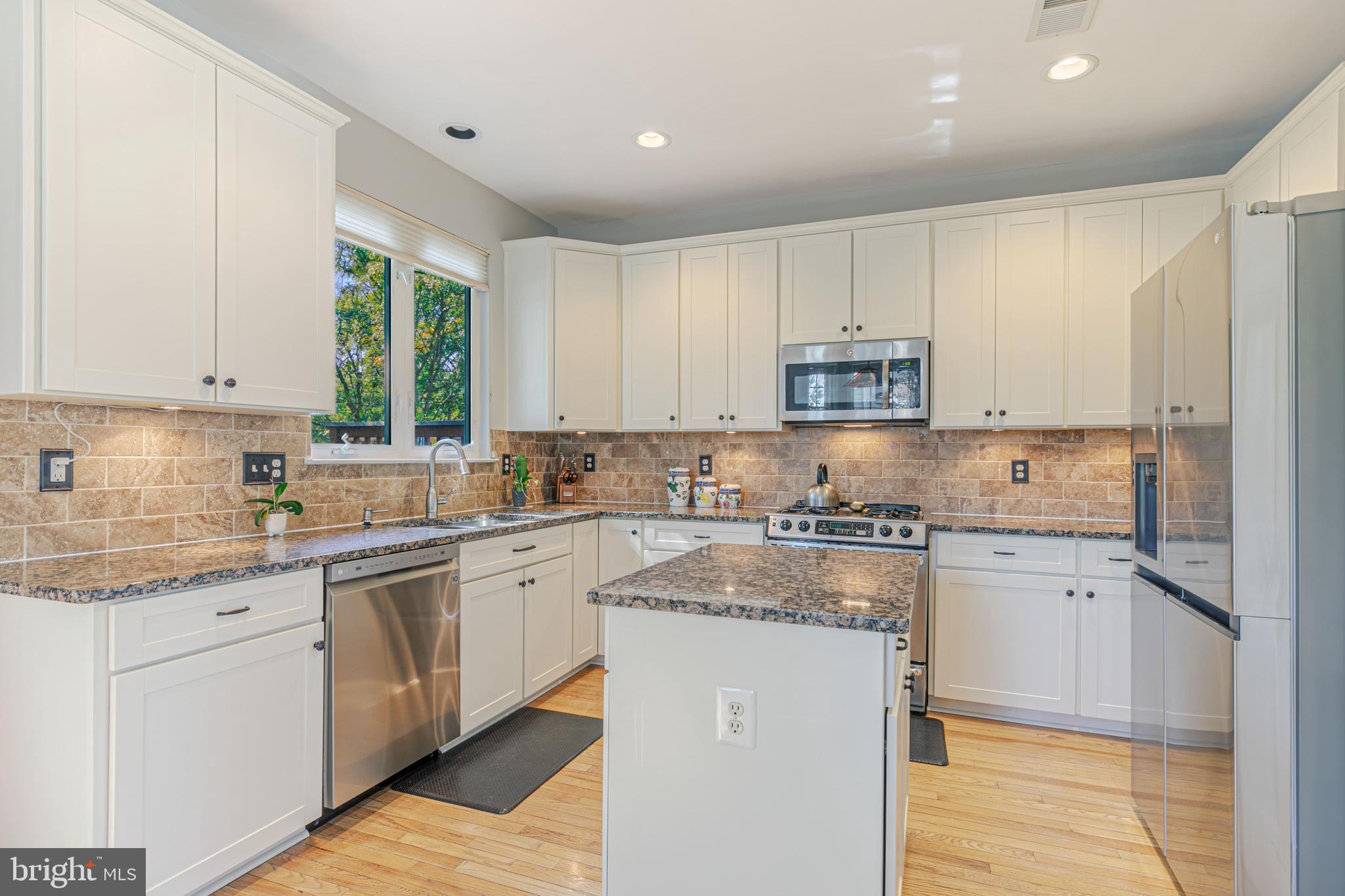 LEE OVERLOOK - Residential