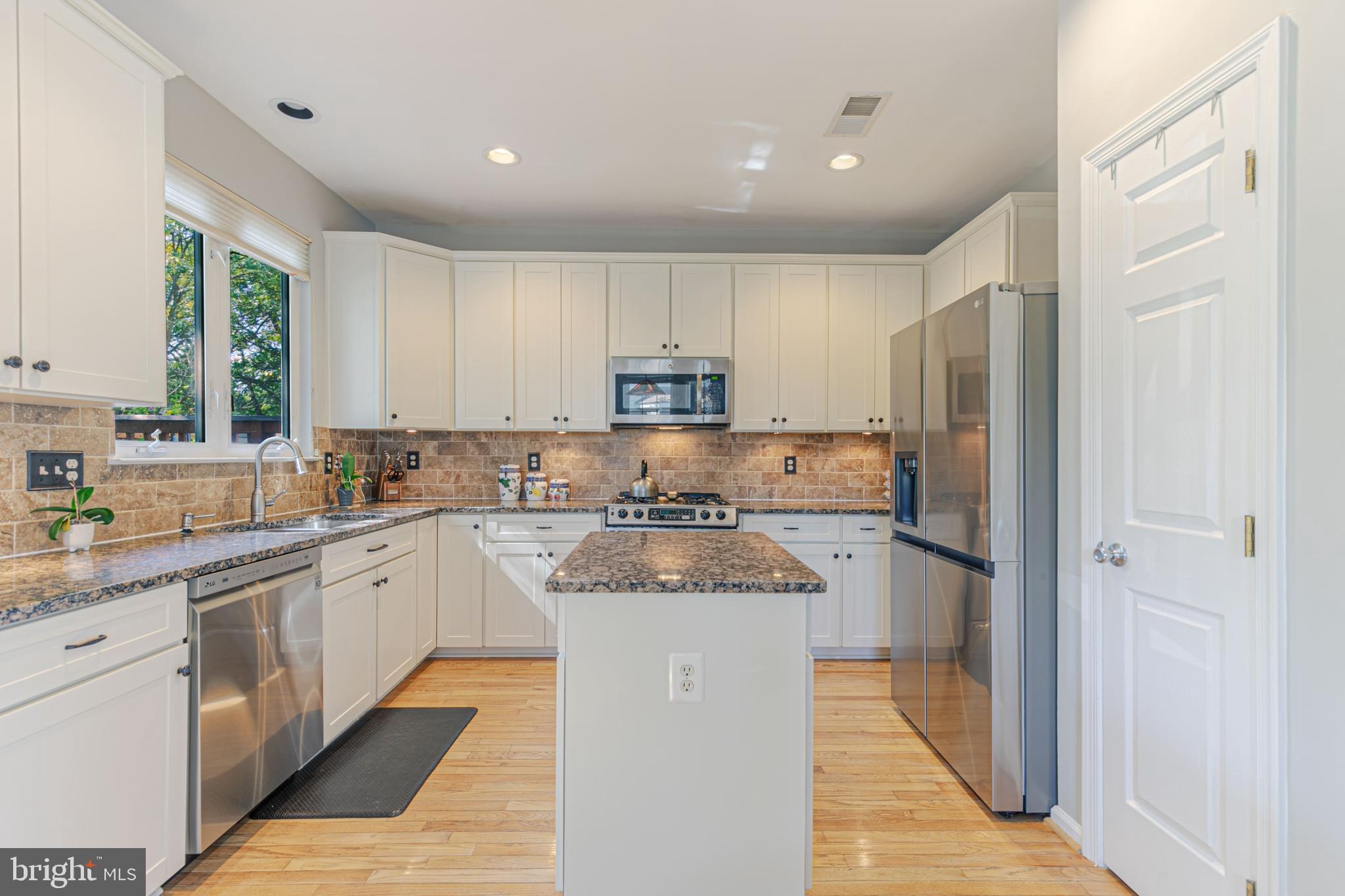 LEE OVERLOOK - Residential