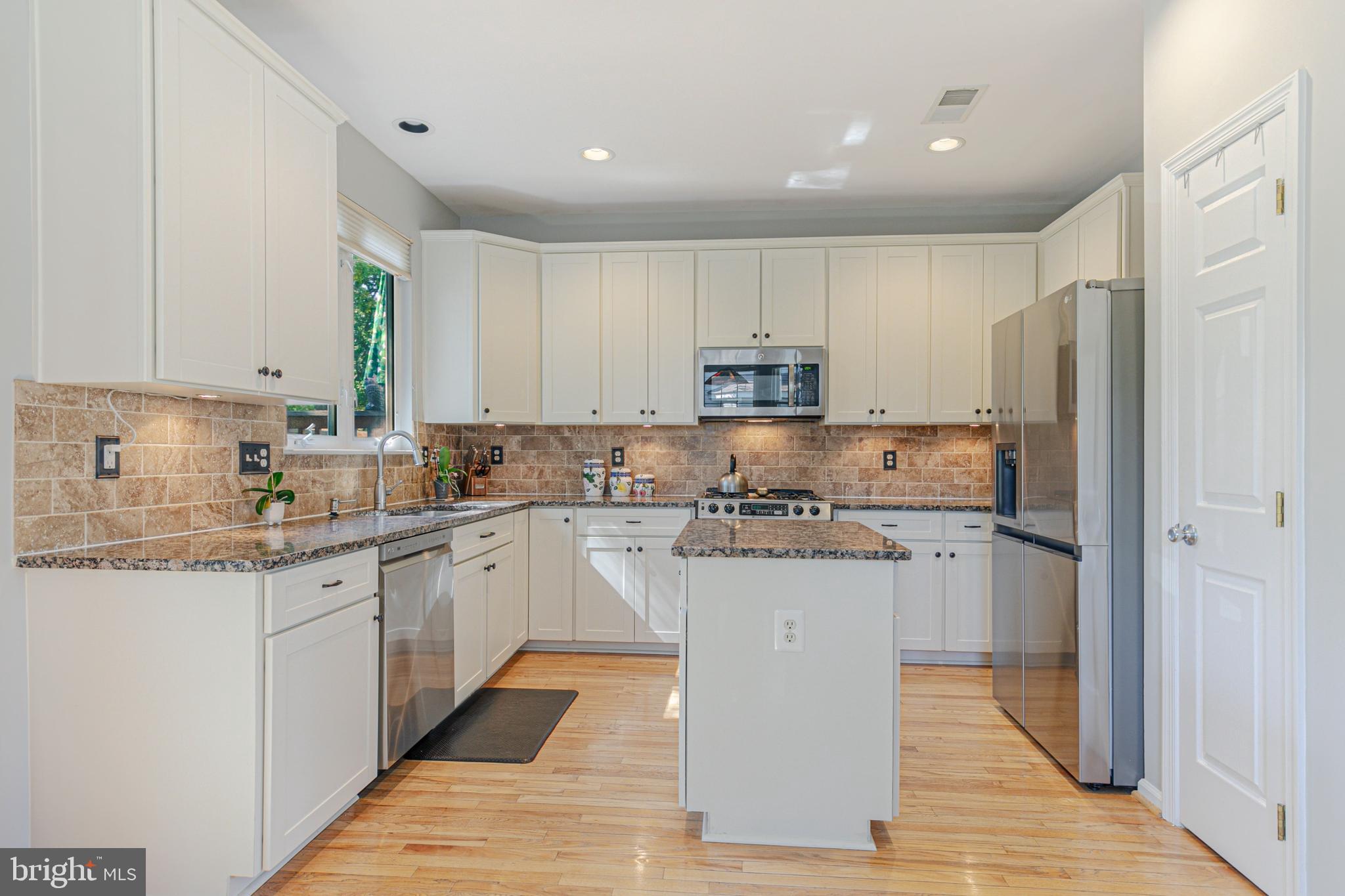 LEE OVERLOOK - Residential