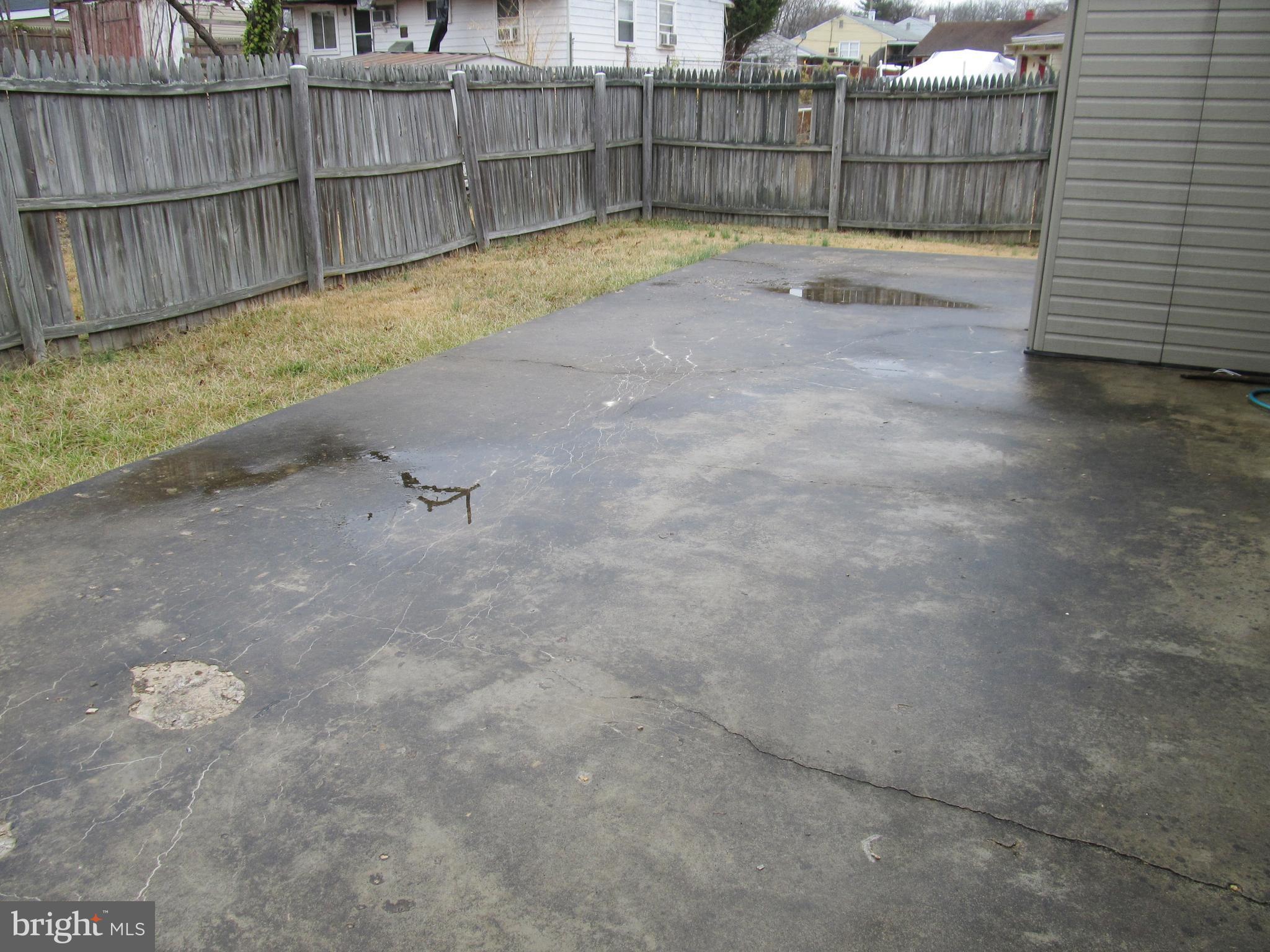 SOUTH LAWN - Residential