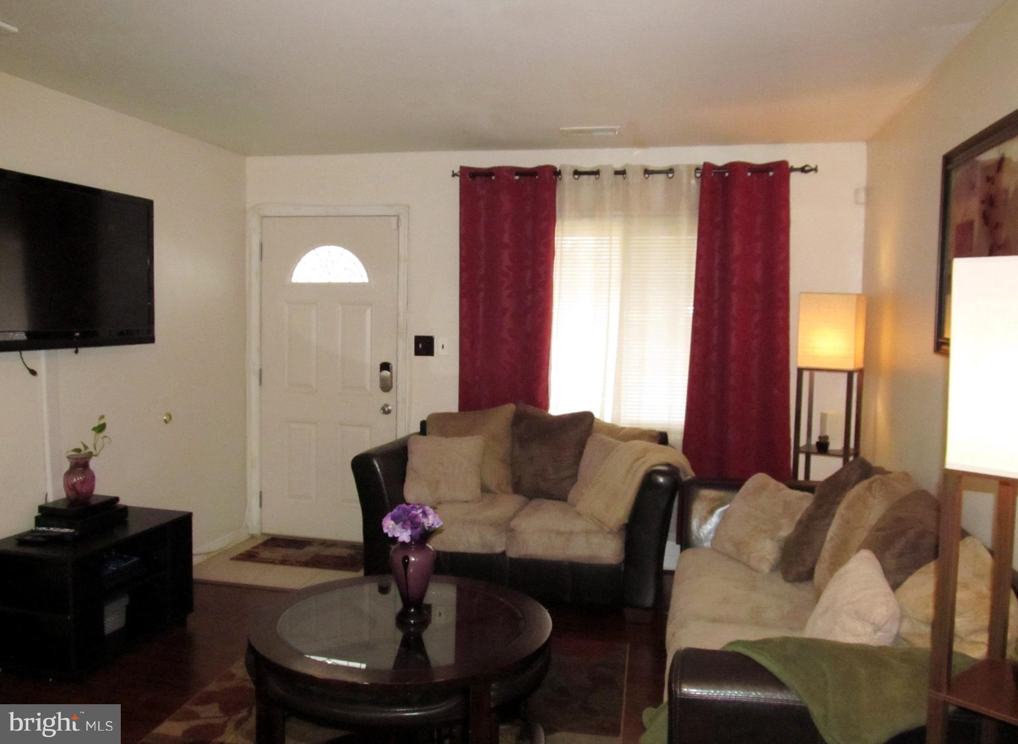 SOUTH LAWN - Residential