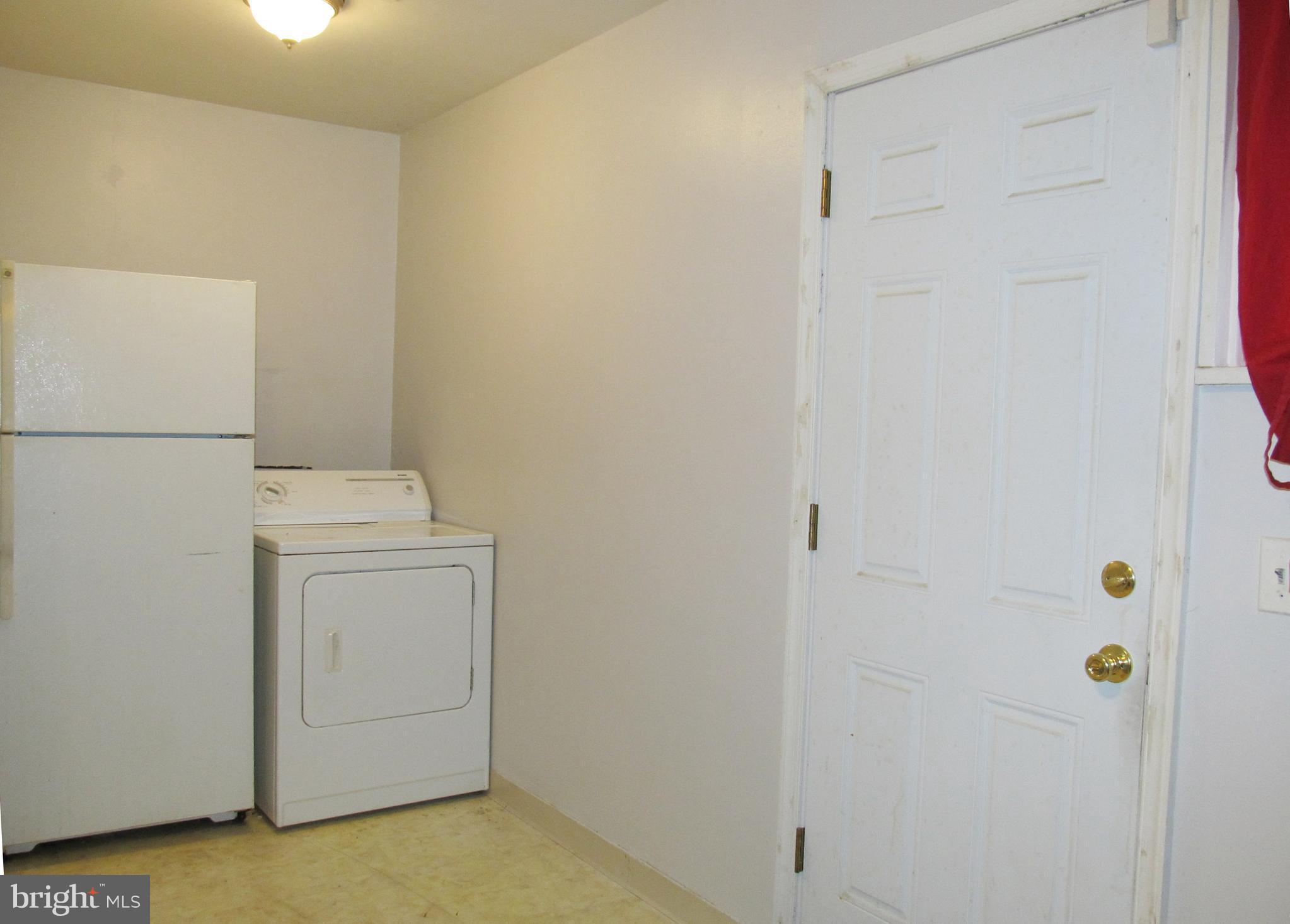 SOUTH LAWN - Residential