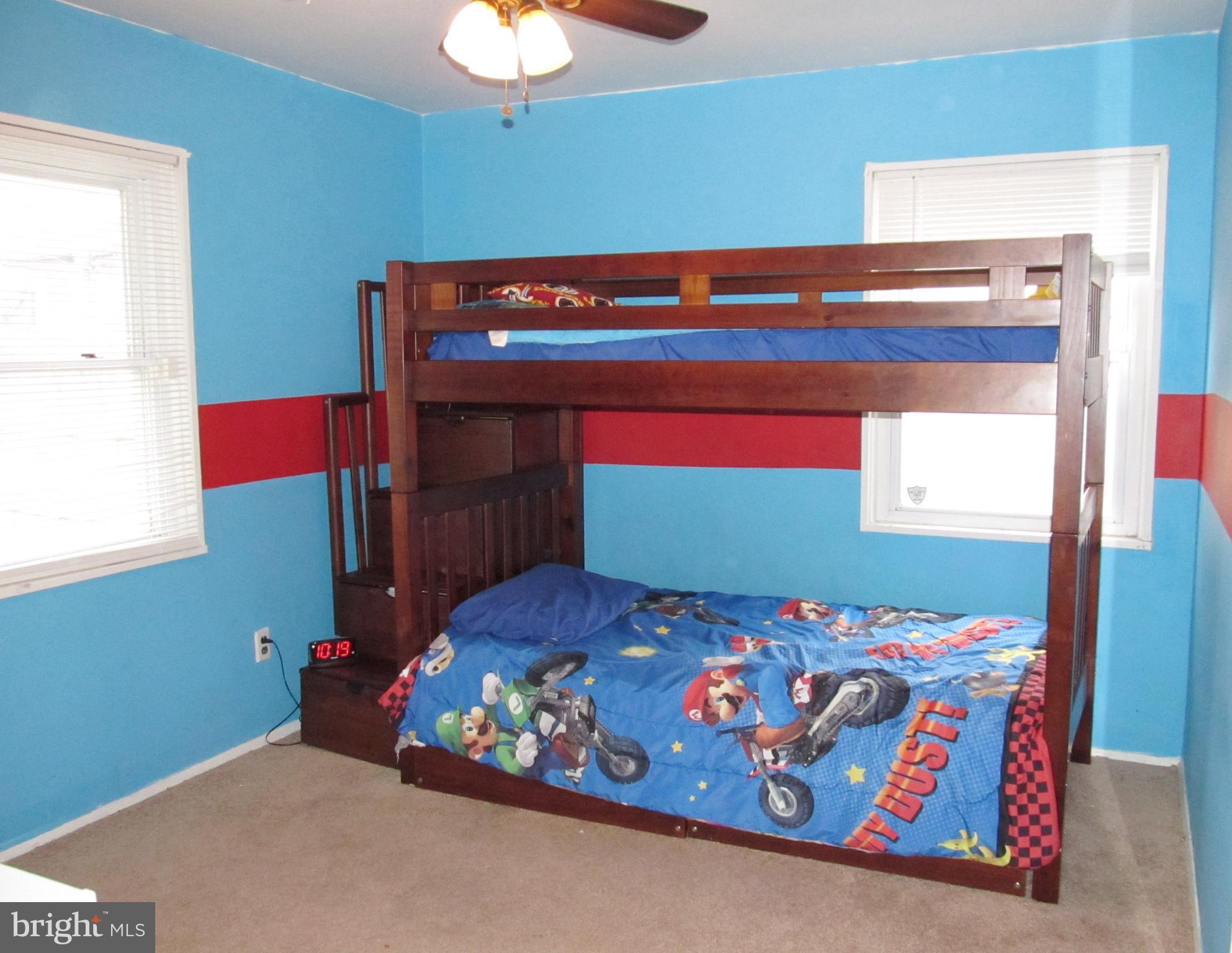 SOUTH LAWN - Residential