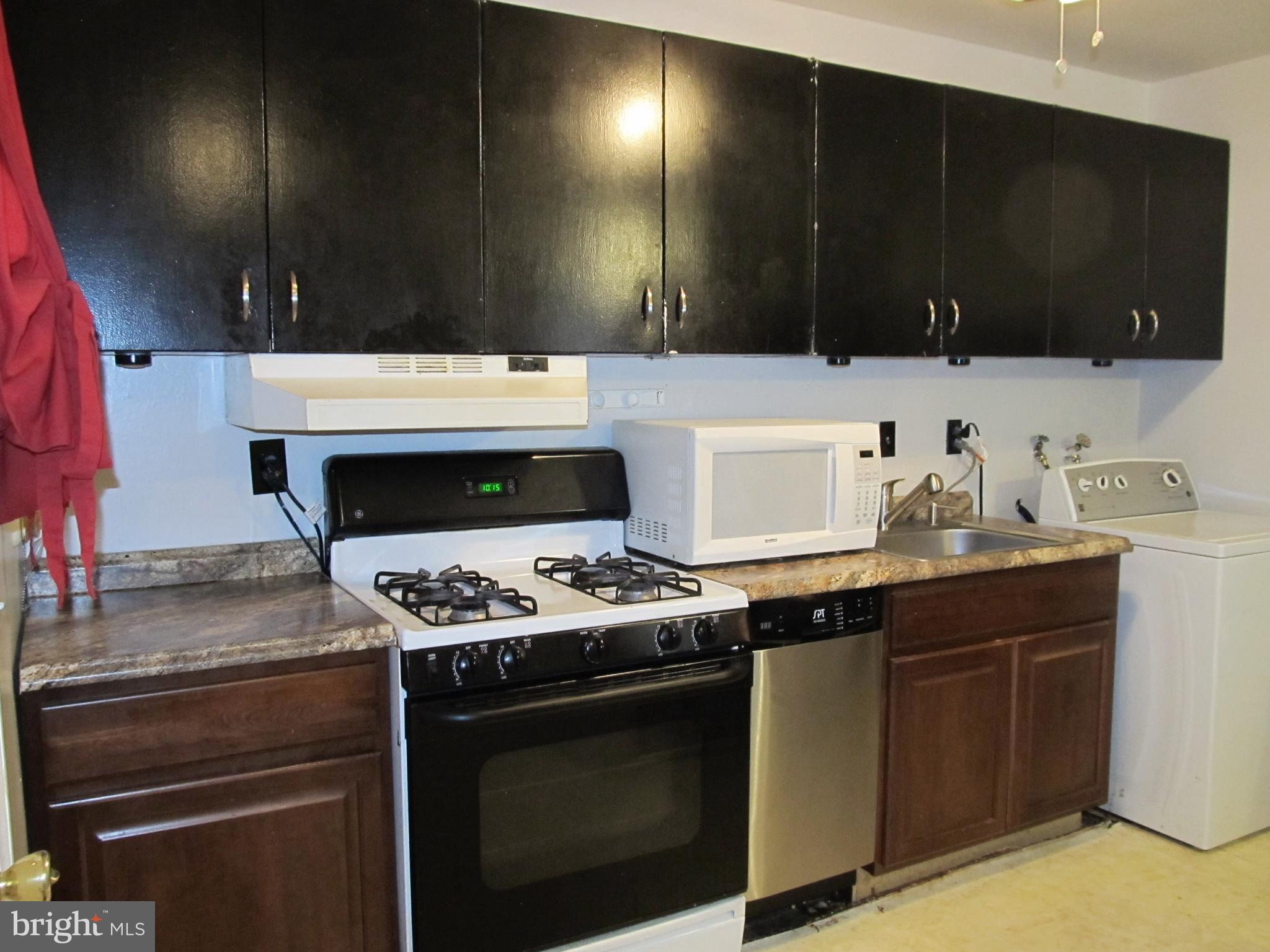 SOUTH LAWN - Residential