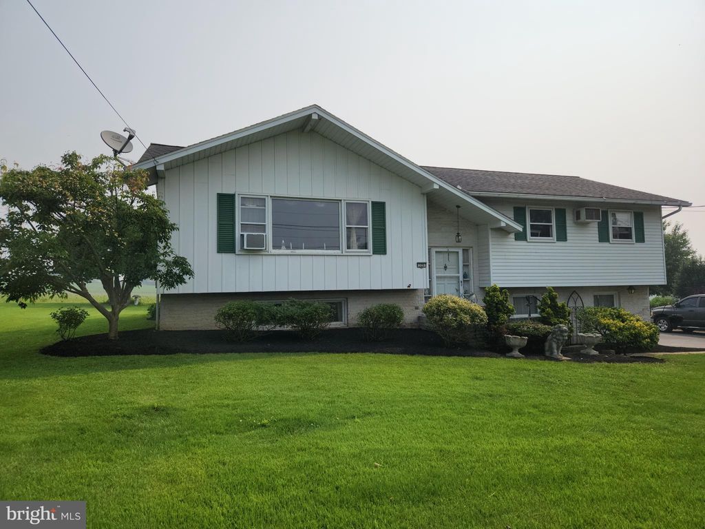 Photo of 329 PARKVIEW DR, MANHEIM, PA 17545 (MLS # PALA2038148)