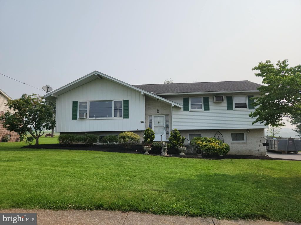 Photo of 329 PARKVIEW DR, MANHEIM, PA 17545 (MLS # PALA2038148)