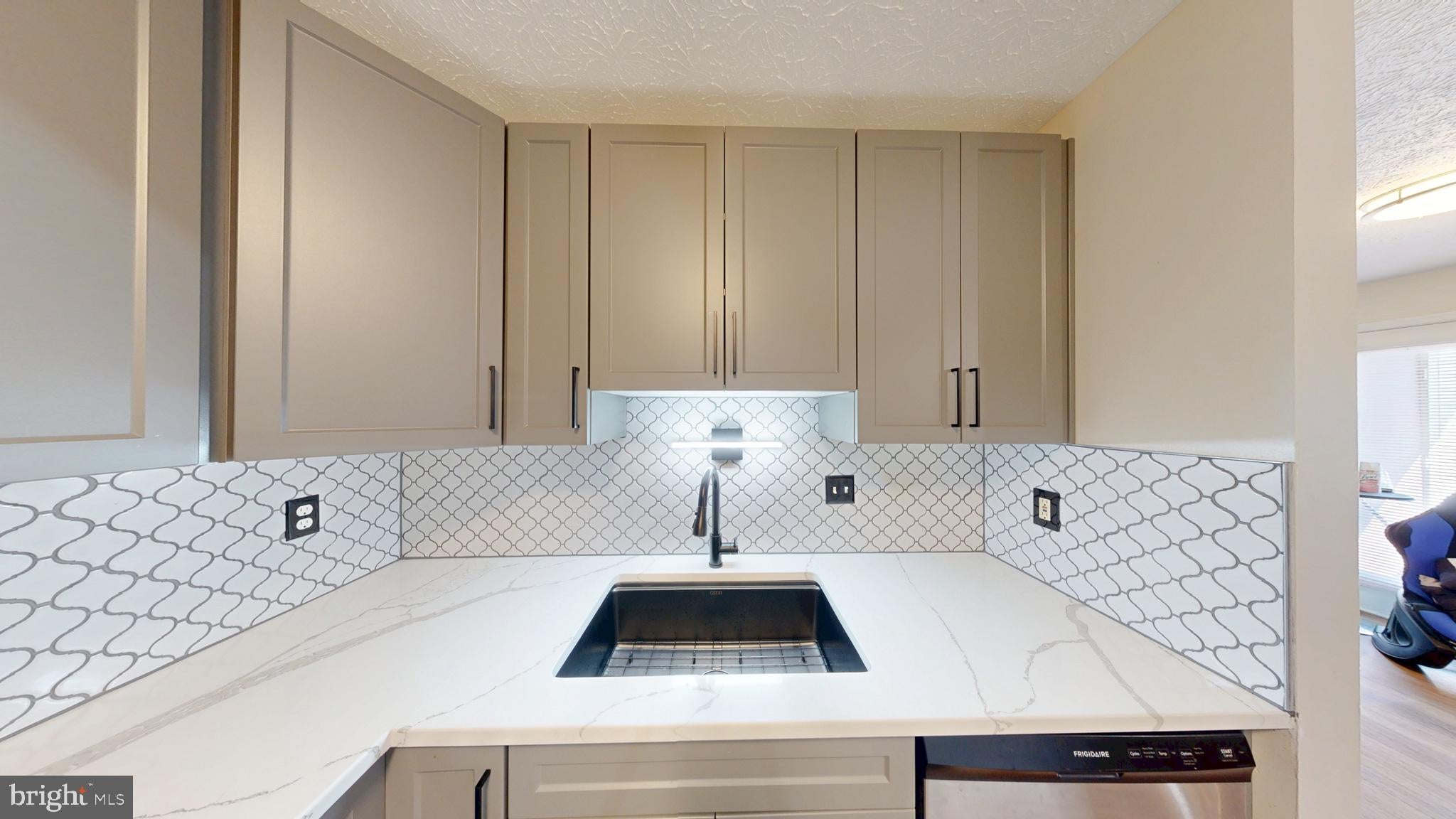 2106 WHITEHALL ROAD 1B
