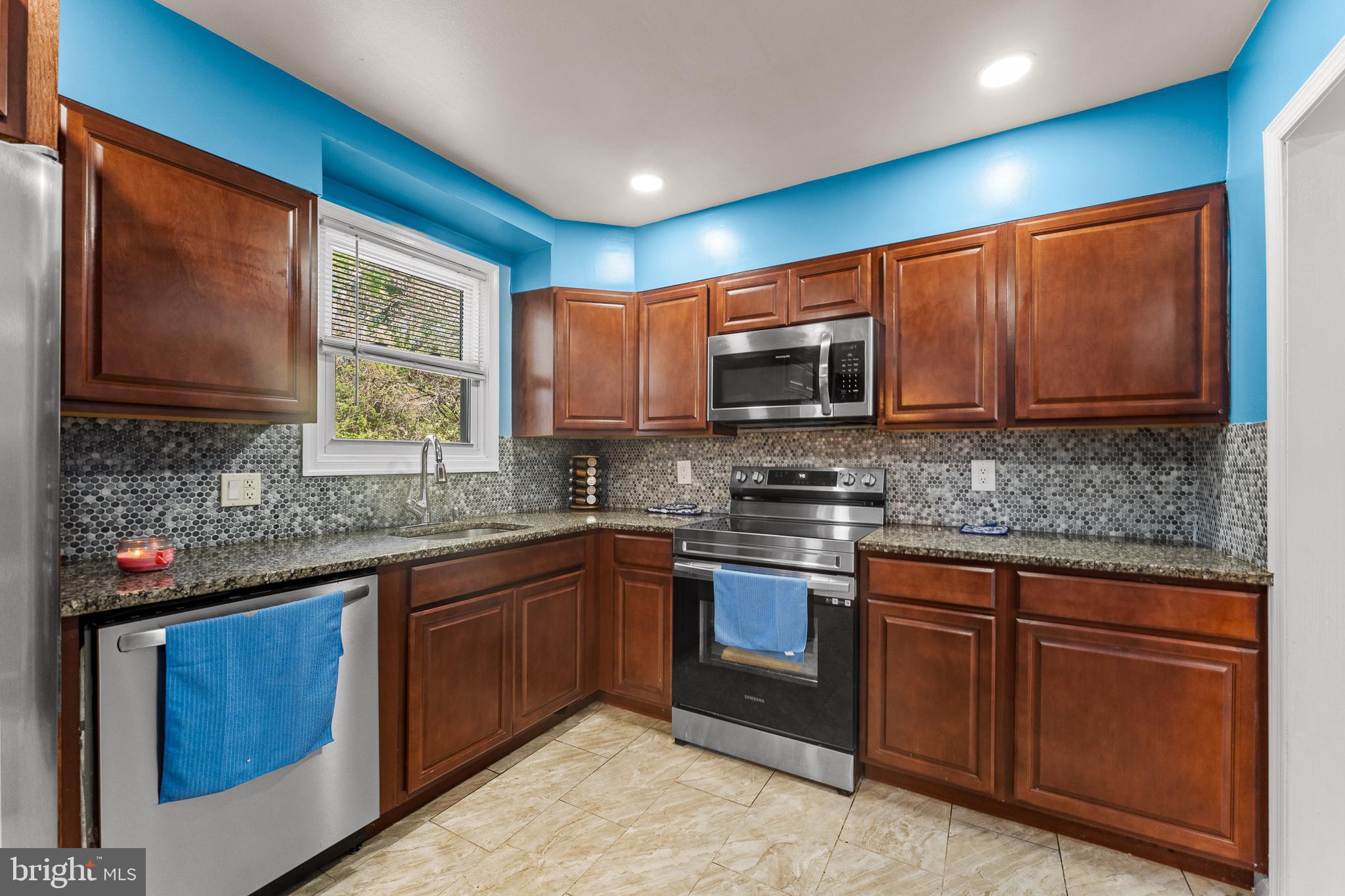 ANDREWS HILLS - Residential