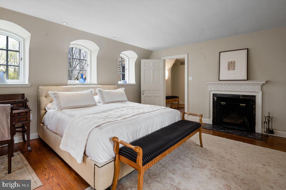 CHESTNUT HILL - Residential