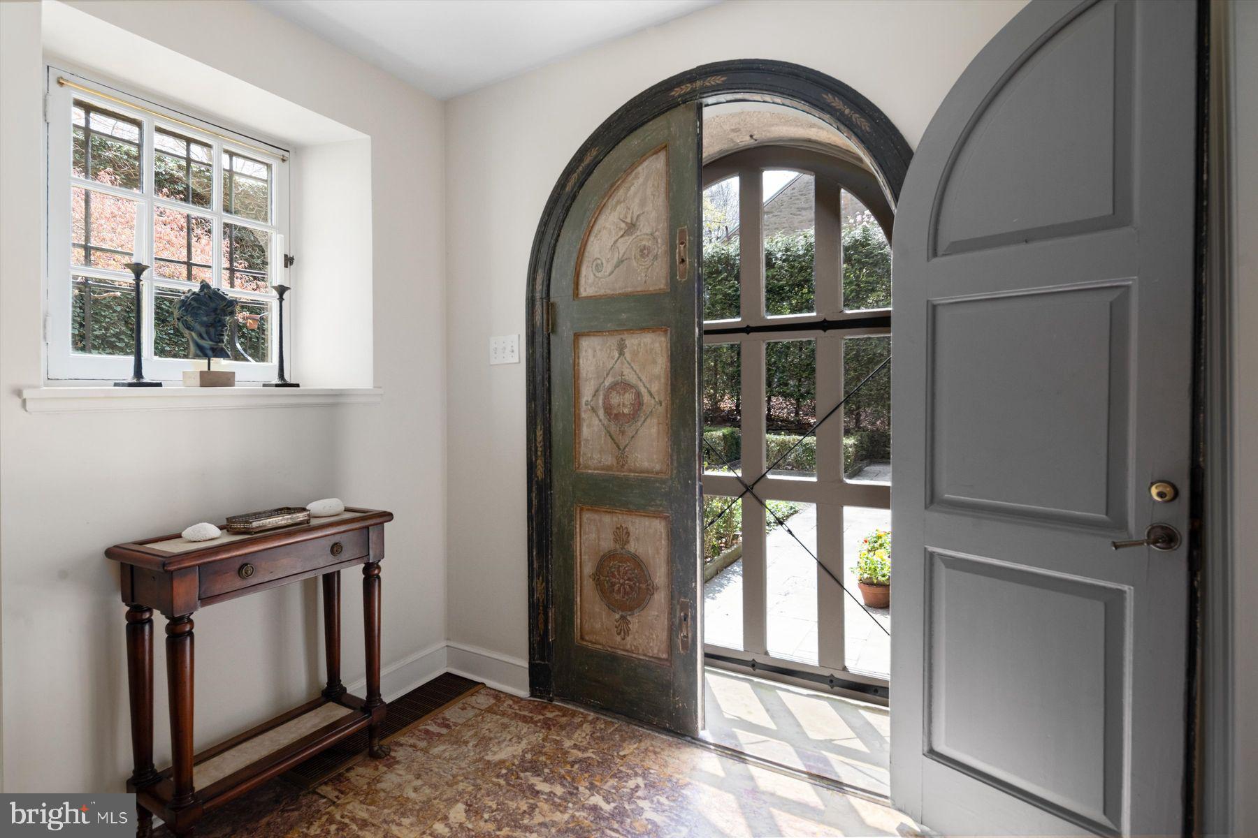 CHESTNUT HILL - Residential