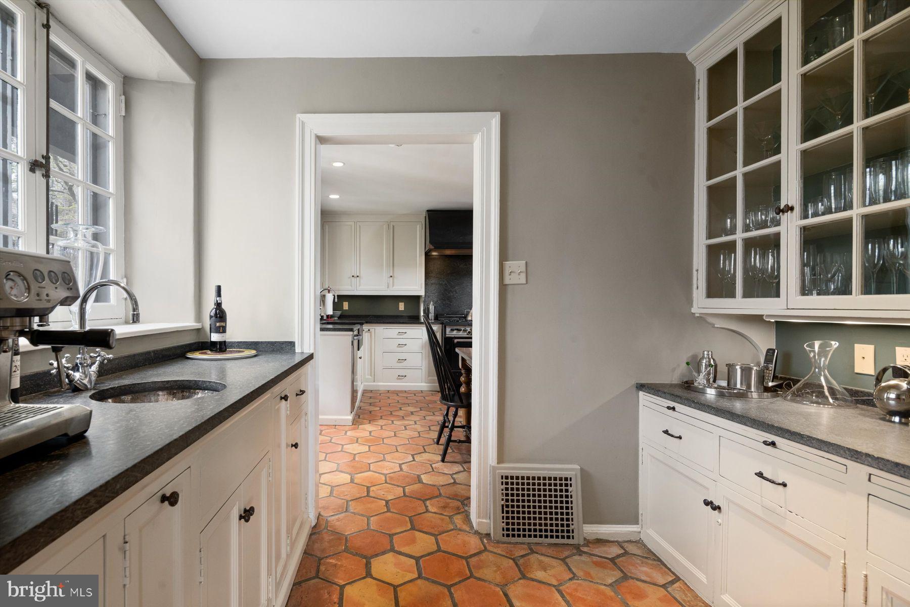 CHESTNUT HILL - Residential