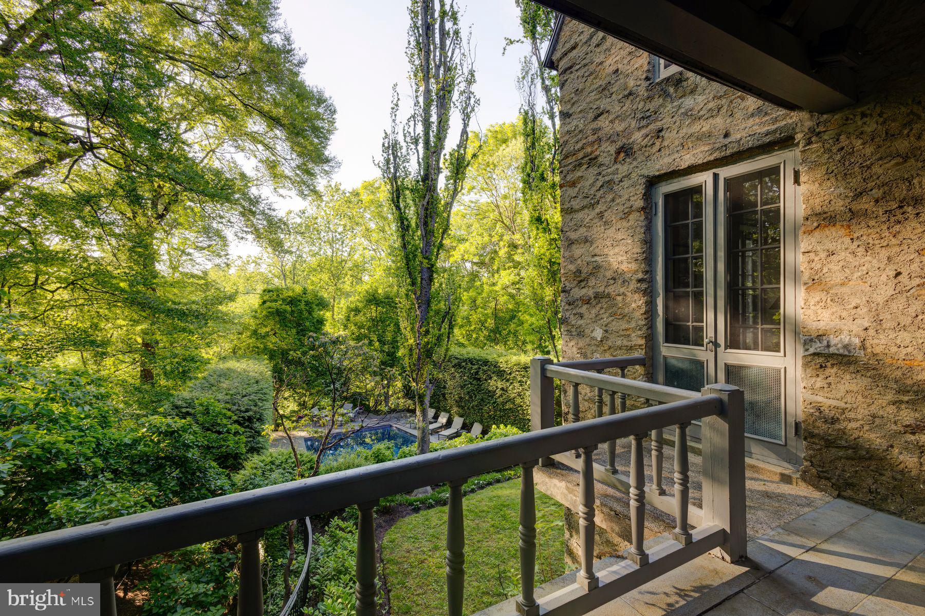 CHESTNUT HILL - Residential