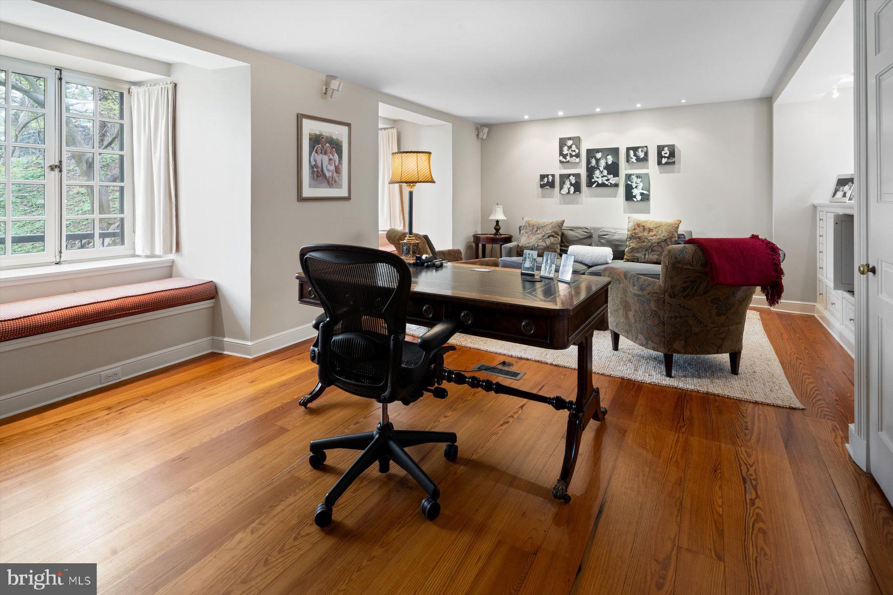 CHESTNUT HILL - Residential