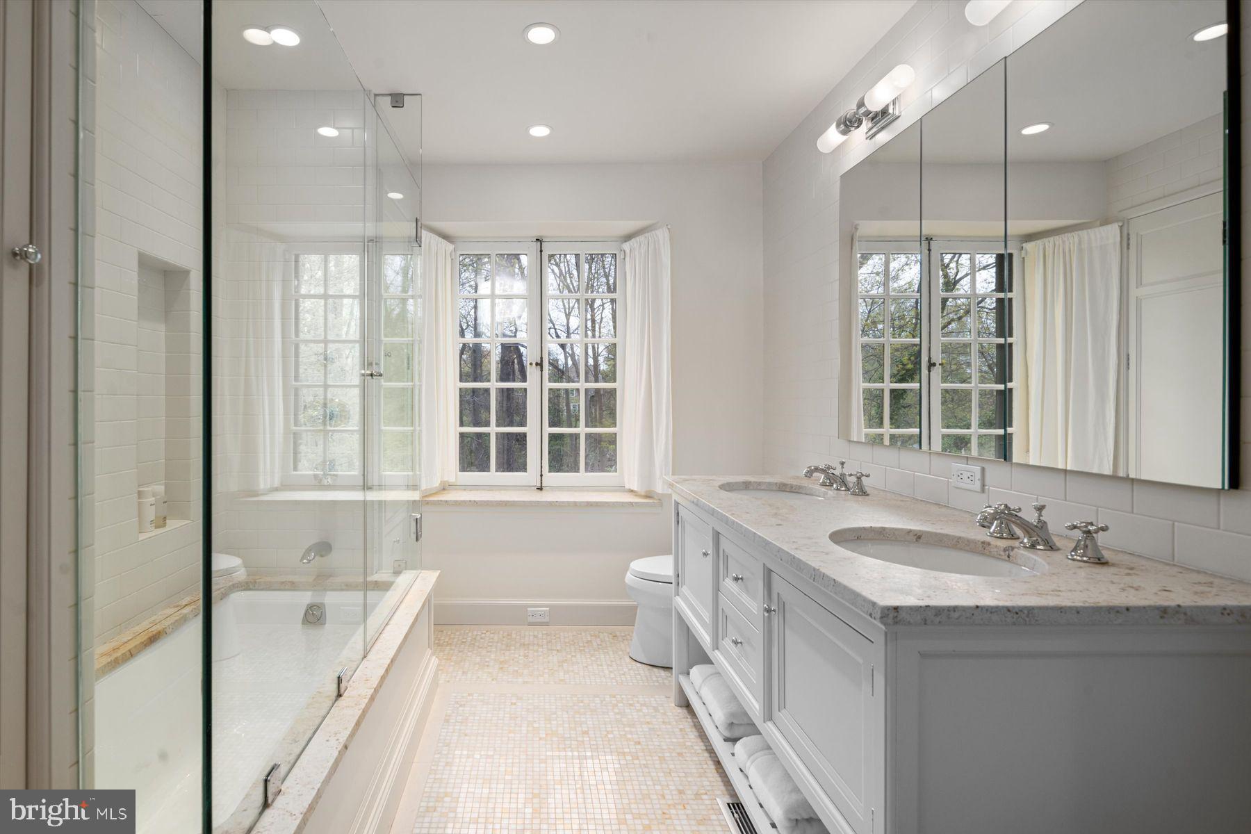 CHESTNUT HILL - Residential