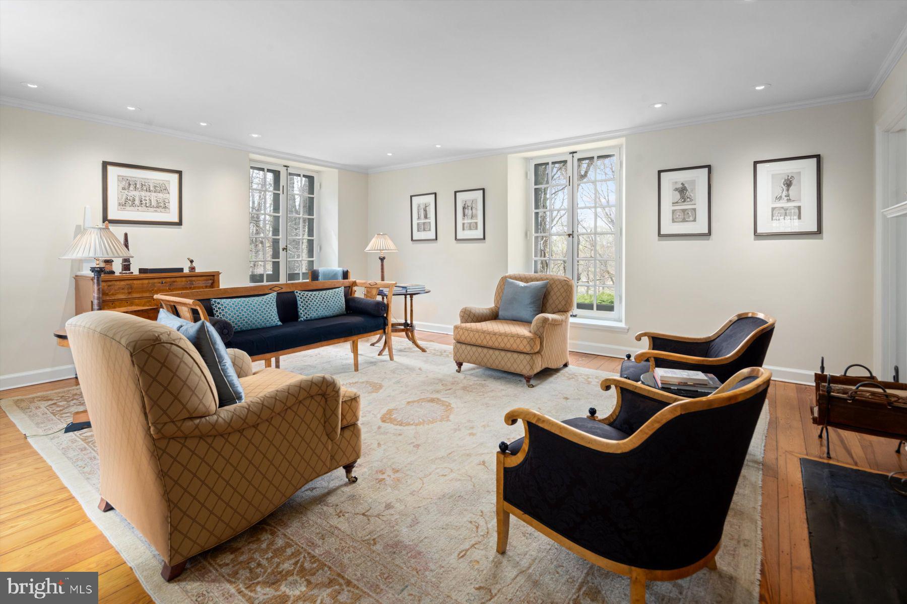 CHESTNUT HILL - Residential