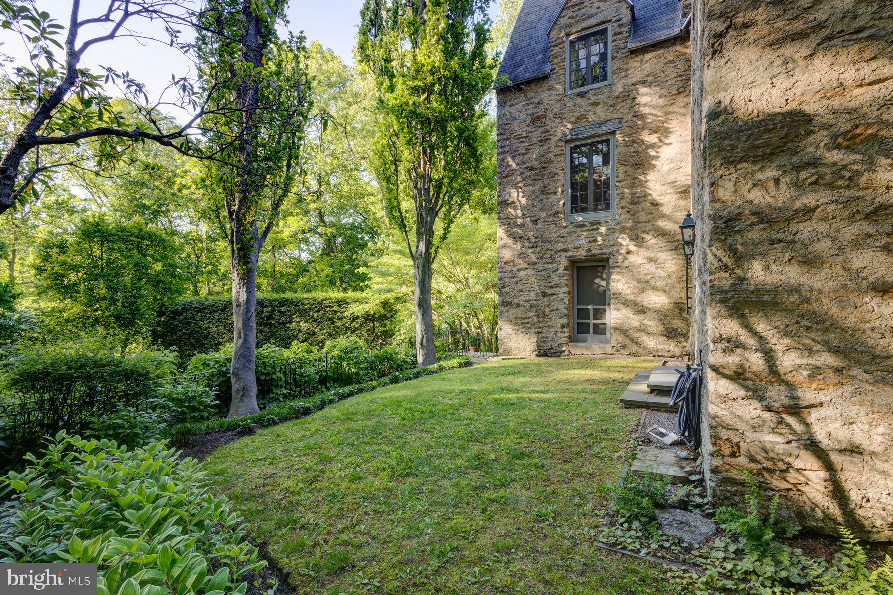 CHESTNUT HILL - Residential