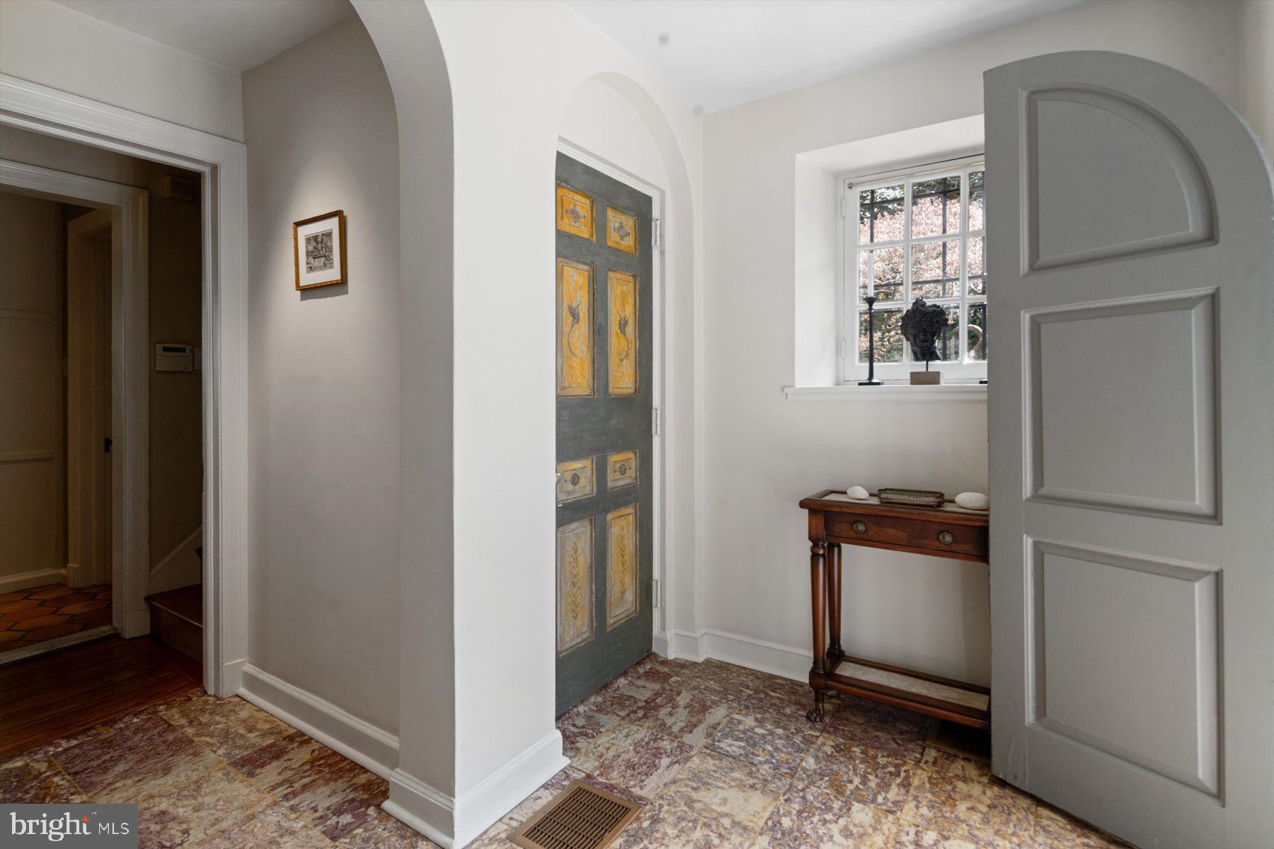 CHESTNUT HILL - Residential