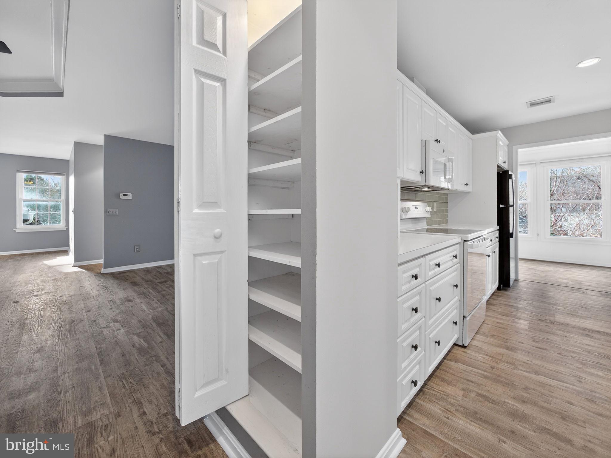 COUNTRY PLACE - Residential